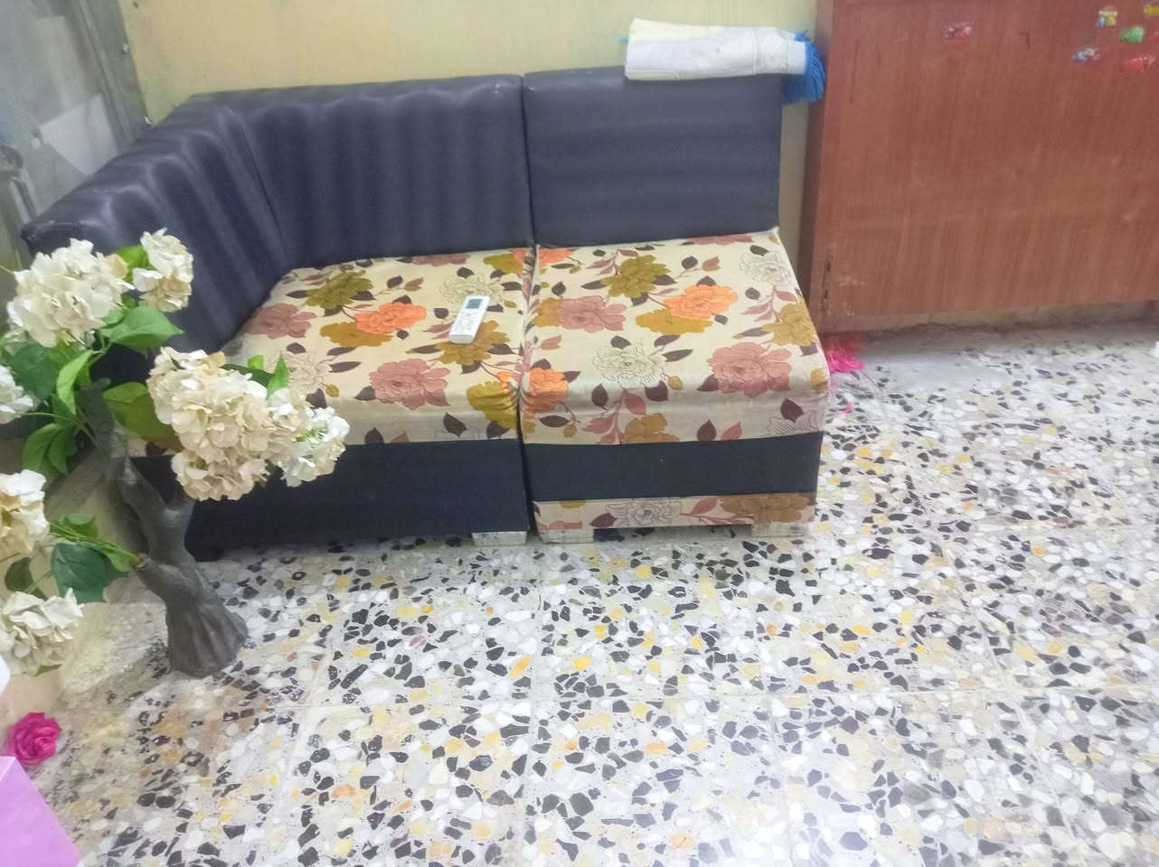 *********** وتساب تصلو ماكدر علق 
براد مداخل تصليح فقط الحار يشتغل ب٣٠ اكو توصيل طباخ ٢٥ جديد بعده ٥ عيون تخم خشبة كلش نضيفب٧٠
