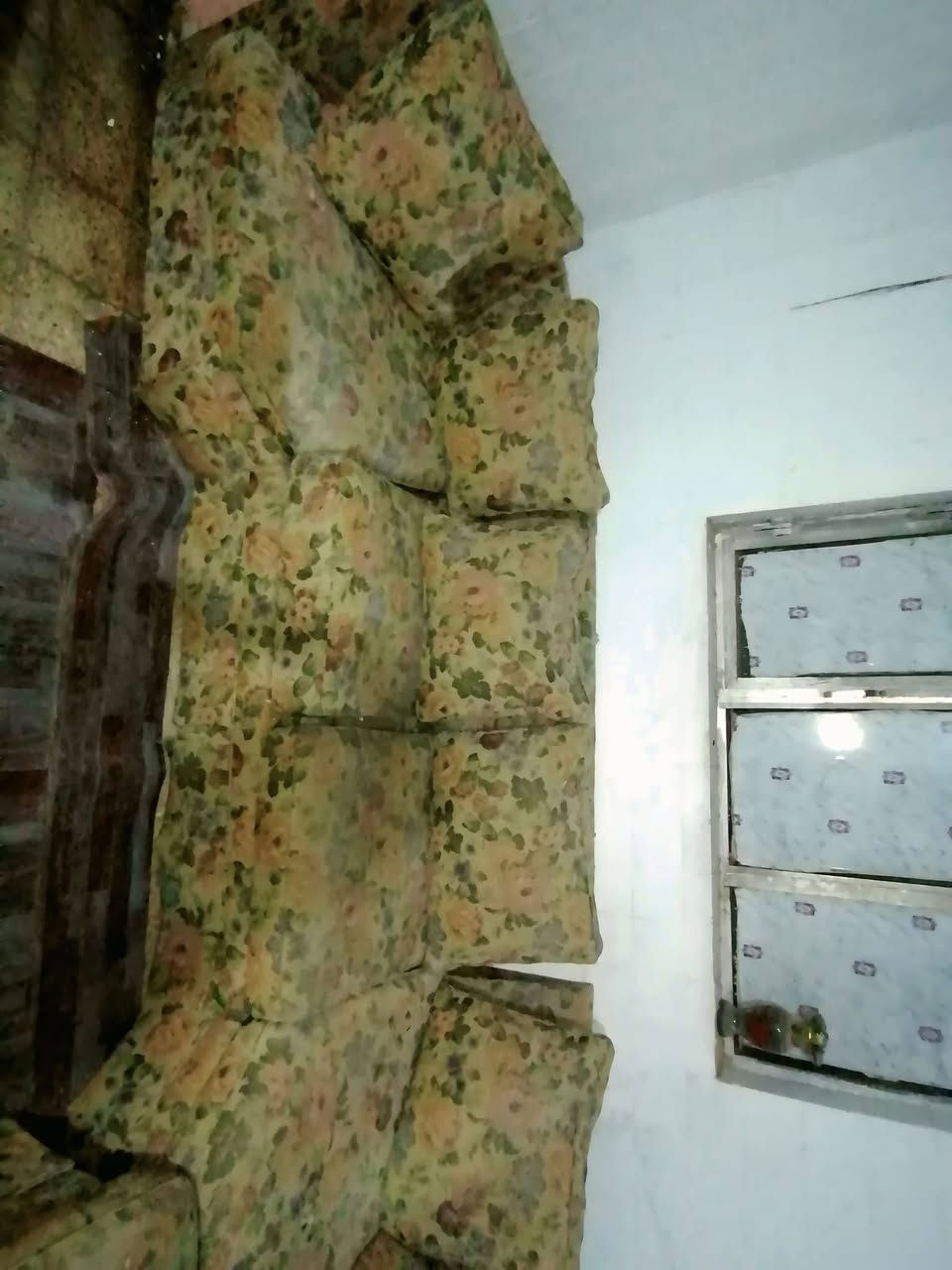 سلام عليكم 
عندي كرويتات مستخدمه للبيع للبيع شلع او مفرد وبسعر  مناسب مثل ما موجود بلصور متواجد واتساب ***********

