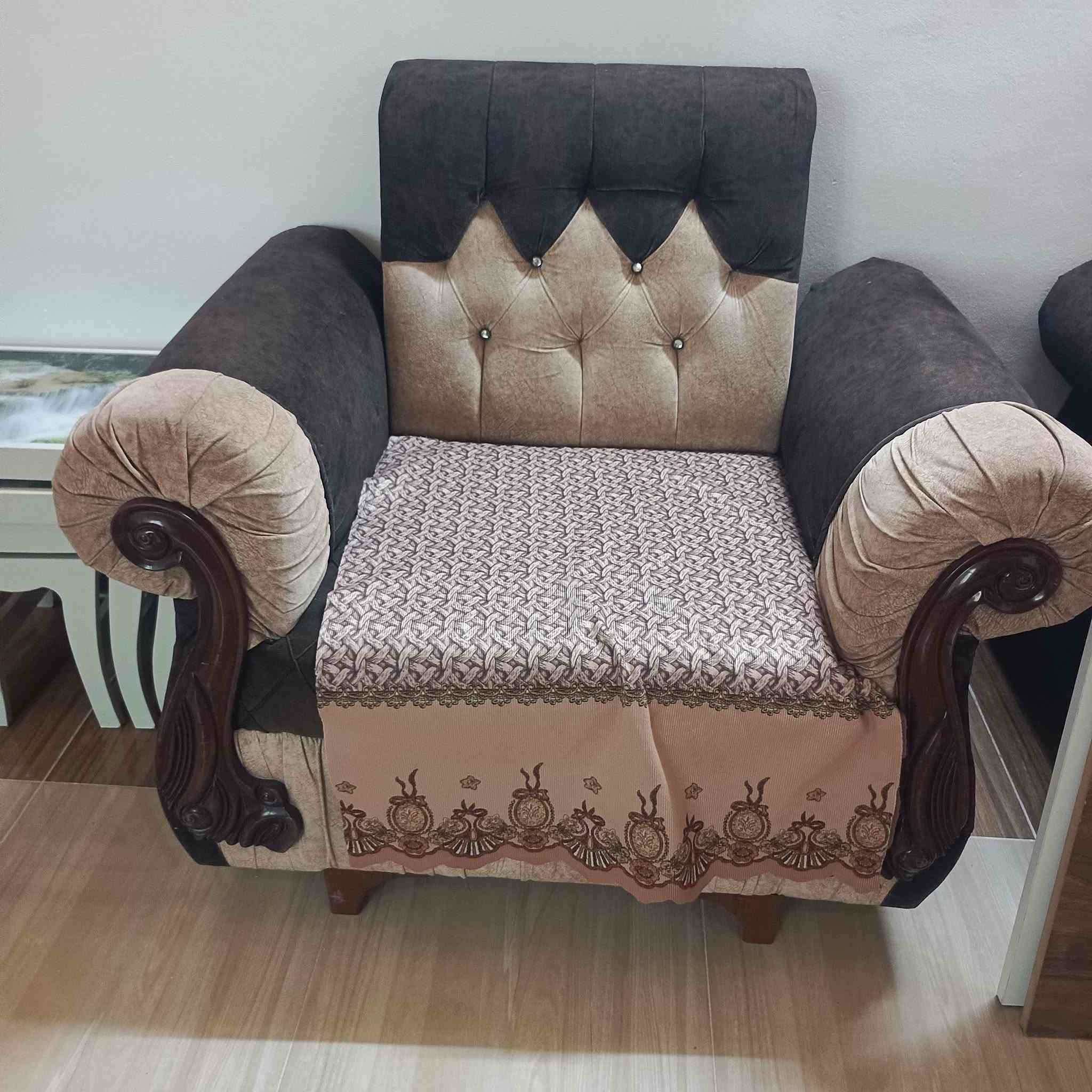 تخم قنفات للبیع 5قطع  بدون عيب شرط
مكان كركوك سعرها 250 بي مجال 

لستفسار ***********
