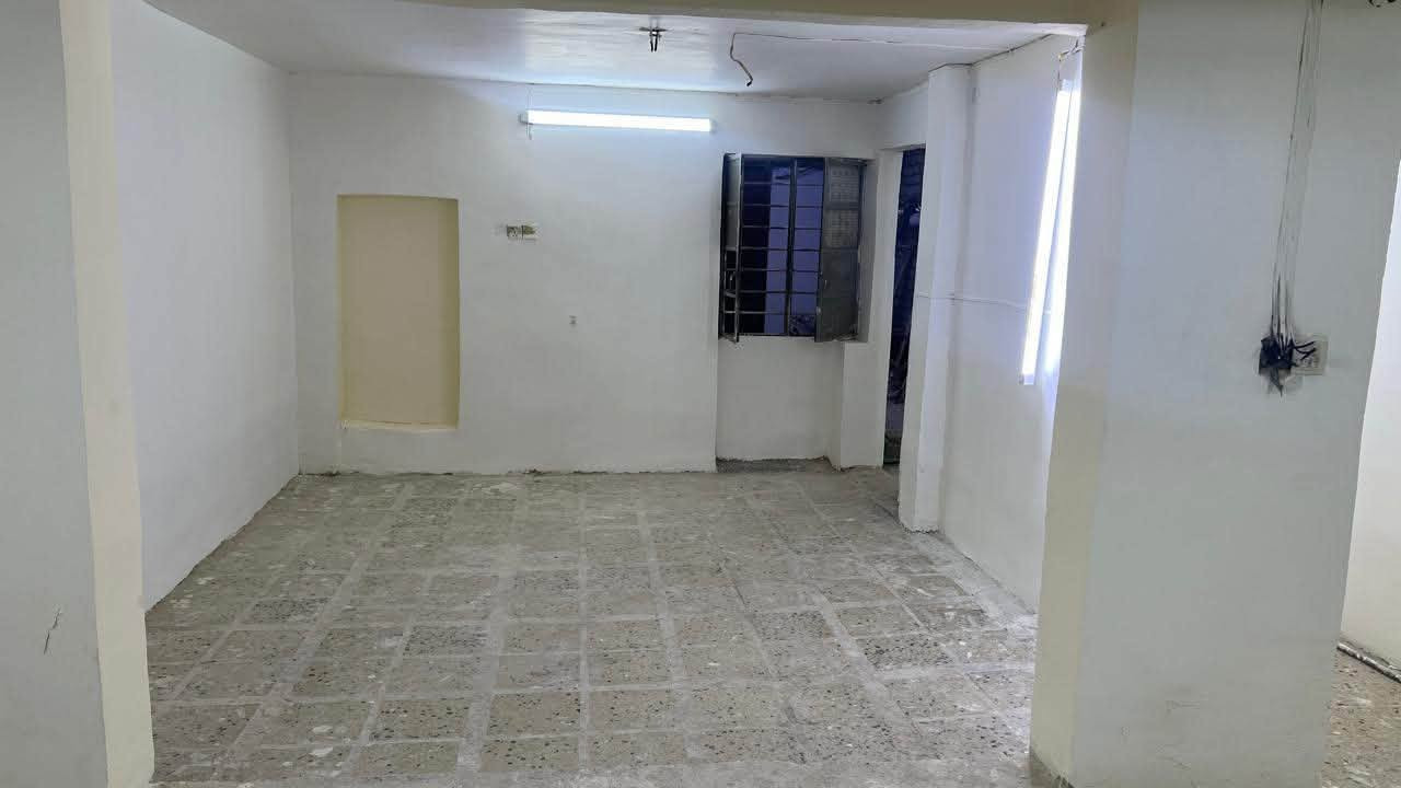 بيت مشتمل ارضي للايجار 
المساحه100 متر
شارع ابو حطاب 
ترميم جديد صبغ وكهربائيات
رقم الهاتف: ‭***********‬
سعر الايجار: ٥٠٠ قفل
