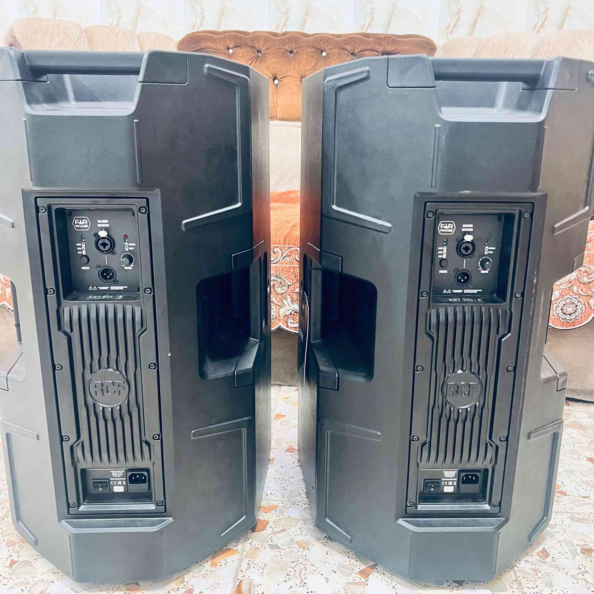 السلام عليكم اخوان
زوج سماعات 915 RCF كهربائي ايطالي اصلي
زوج 715 RCF كهربائي امتياز ممتازة جدآ وكوالتي عالي
جهاز داينكورد الف اخرس امتياز
مع ستانات مستعملة 
للاستفسار ***********
