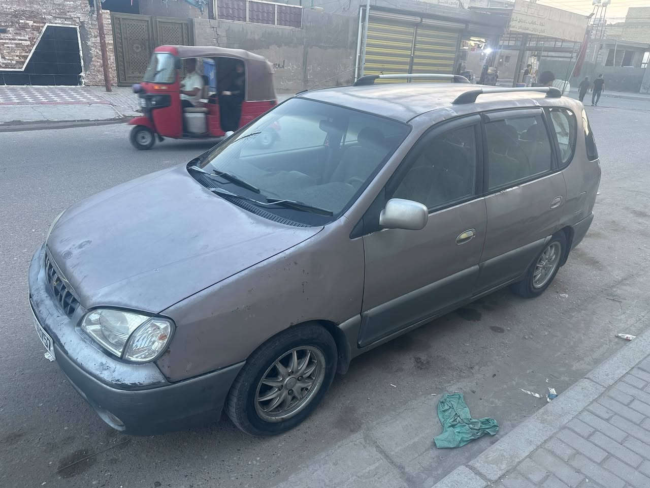كيا كارنز • ٧ راكب • ٢٠٠٢
