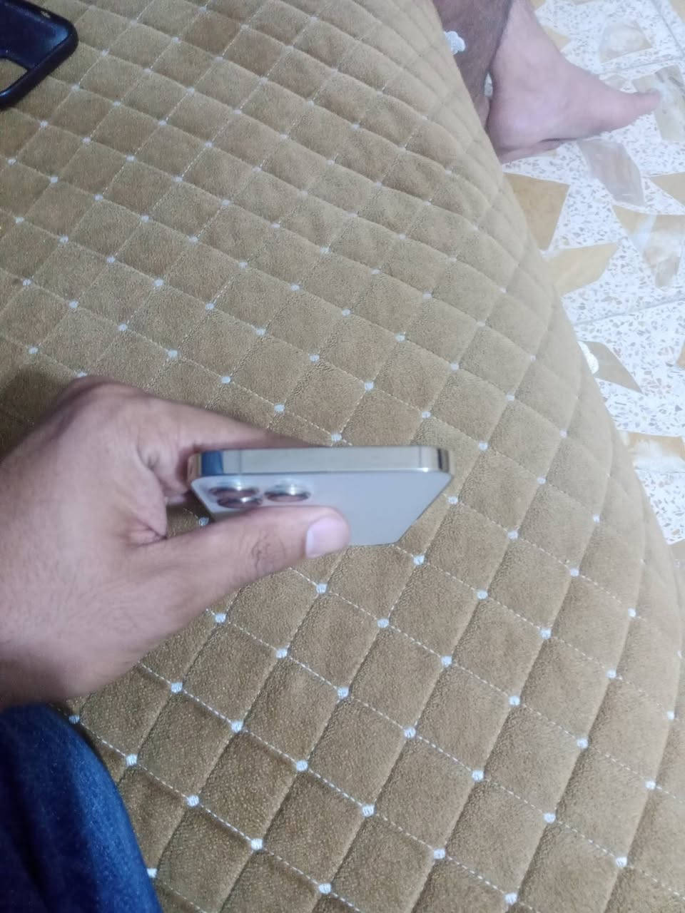 ايفون ١٢ برو ماكس
فقط السماعه الجوه عطلانه وشخط بلعدسه مالكامره 
جهاز جديد بطاريه ٧٨ 
سعرر ٤٠٠ وبي مجال 
مكاني حي اور 
***********

نص مكتوب في الصور:
- 11:24 95 حالة البطارية والشحن رسالة مهمة حول البطارية حالة بطاريتك متدنية جدًا. يمكن أن يبدل أحد مزودي خدمة Apple المعتمدين البطارية لاستعادة الأداء والطاقة القصويين. العثور على خيارات الخدمة... الحد الأقصى للقدرة 78% هذا قياس لققدرة البطارية مقارنة بقدرتها عندما كانت جديدة. قد تتسبب القدرة المنخفضة بتقليل ساعات الاستخدام بين عملية الشحن والأخرى. أقصى قدرة للأداء ستساعد الأنظمة المضمنة في النظام والمكونات في تخفيف آثار الأداء التي قد تلاحظها أثناء التقدم الكيميائي في عمر بطارية iPhone. شحن البطارية المحسن للحد من استنزاف عمر البطارية، يتعلم الـ iPhone من عادات الشحن اليومية، بحيث ينتظر ولا يتجاوز 80% حتى يحين موعد حاجتك إلى استخدامه. الشحن بالطاقة النظيفة
- 96 11:24 حول الاسم الشحماني إصدار iOS 26.6.2 اسم الطراز iPhone 12 Pro Max رقم الطراز MG9H3LL/A الرقم التسلسلي F2LG54A50D45 انتهت صلاحية التغطية سجل تاريخ القطع والخدمة الأغاني 0 الفيديوهات 277 الصور 1,929 التطبيقات 41