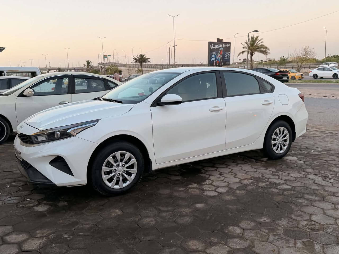 السلام عليكم سيراتو للبيع موديل 23 مكفولة كفالة عامة ماشيه 68 محرك 1600 تبريد قطعتين السعر 160 مكاني النجف الشراي يتصل ***********
