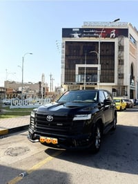 لاندكروز vx black فول 1/1 موديل 2024  رقم دهوك بأسمي شرط التحويل  كتاب...