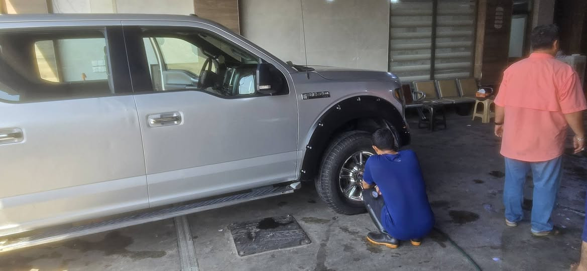 🚨 للبيع فورد F150 موديل 2015 🚨
🔹 الموديل: 2015 — مسجلة 2016 بالسنوية المعاملة: كاملة، باقي فقط دفع فرق الكمرك للعلم
🔹 وارد: أمريكي  مكينة 5000 
🔹 الممشى: 70 ألف مايل
🔹 اللون: رصاصي
🔹 اللوحة: بغداد
🔹 مكان السيارة: بغداد 
🔹 الحادث: جاملغ جهة السايق فقط، لا لغد ولا شاصي، حادث خفيف
🔹 مواصفات: بصمة + تدفئة كشنات
🔥 عليها إضافات بقيمة تقريباً 3000 دولار:
1️⃣ دعامية حديد وبلوجكترات — 600$
2️⃣ نفخات جاملغ — 250$
3️⃣ سبيسرات تايرات — 250$
4️⃣ رفع 3 ملم من الأمام — 300$
5️⃣ بك لايتات LED حديث — 300$
6️⃣ محجر خلفي — 600$
7️⃣ بلوجكترات — 100$
📍 السيارة موجودة في بغداد السعر 17,000 وبيها مجال 
📞 للاستفسار:
***********
للجادين فقط، والسيارة تنشاف على الطبيعة @highlight @
