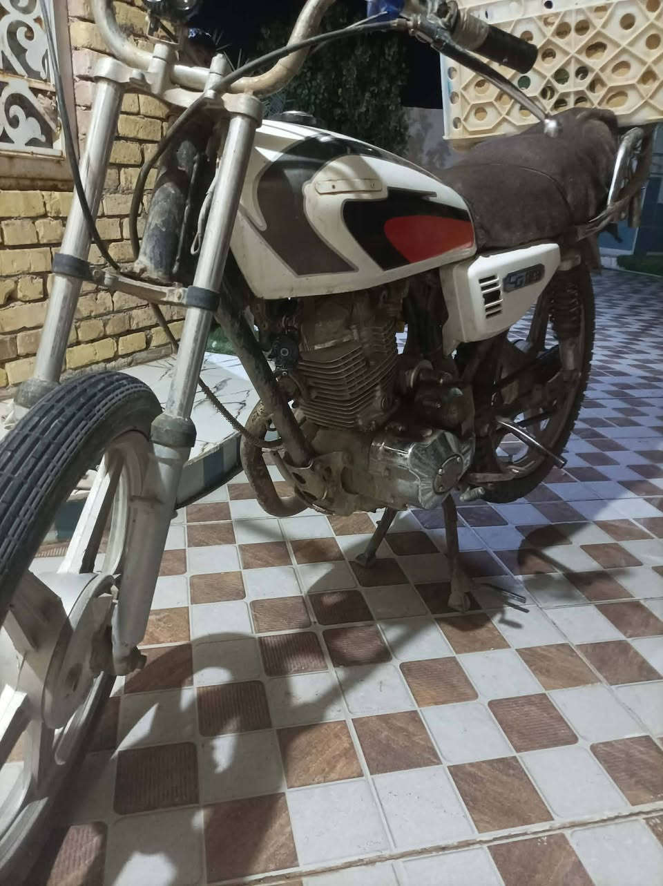 دراجه للبيع اوراق كامله تشتغل هندر واحد السعر (275) وبيها مجال  ***********
