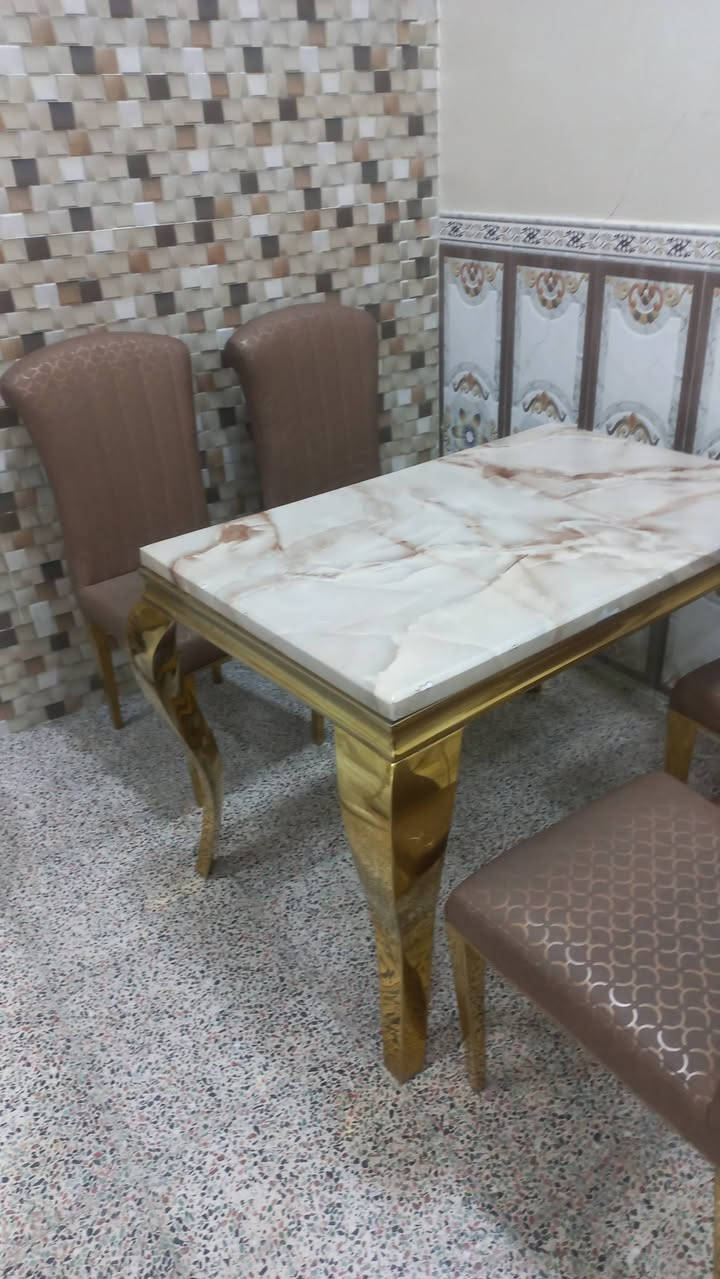 السلام عليكم ميز طعام مرمر اربع كراسي العنوان ناصريه السعر 250 رقم الهاتف***********
