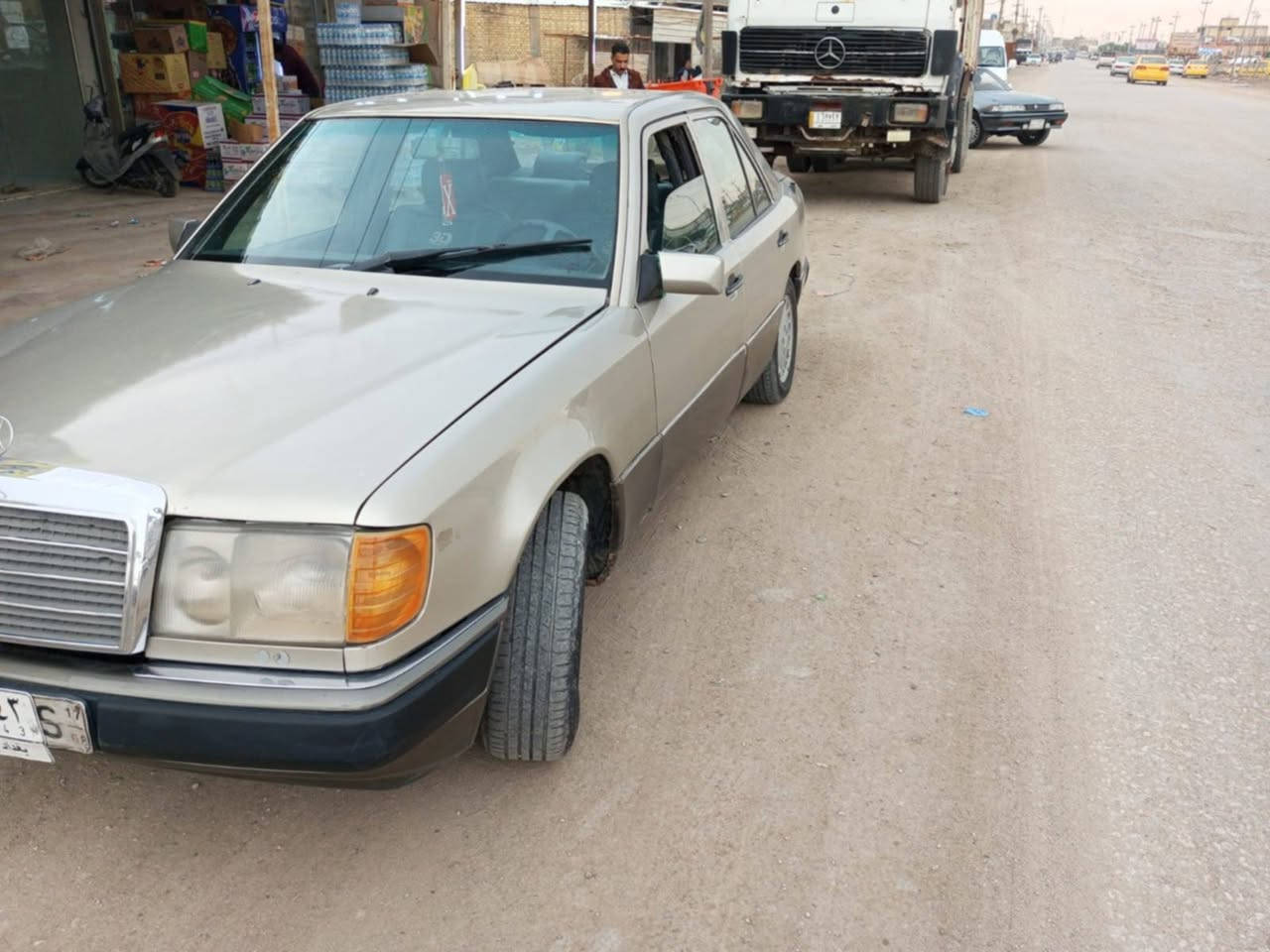 سياره مارسيدس تحوير دب 
موديل 89 مكينه 2ونص تبريد شغال كلشي مابيه سماوه
***********

نص مكتوب في الصور:
- 1 من 5