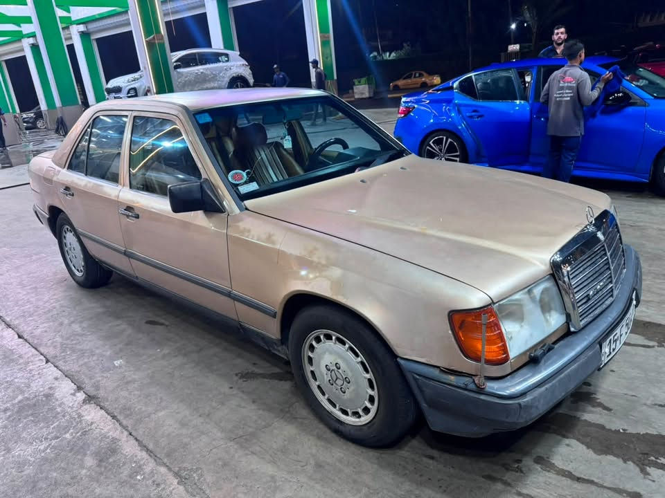 مارسيدس موديل 1989 رقم انبار 
السياره بسمي السياره بلاديه لاصبغ ولاتعمير سياره سلايت كله شغال تبريد شغال الدشبول كله شغال السياره جارده مثل مال موضح بلصور مكينه مكفوله كير مكفول حداديه جديدة تاير جديد السياره نضيفه وترايهة وين ميعجبك 
رايد السياره ب60 ورقه وبيهة مجال رقم صاحب السياره ***********
