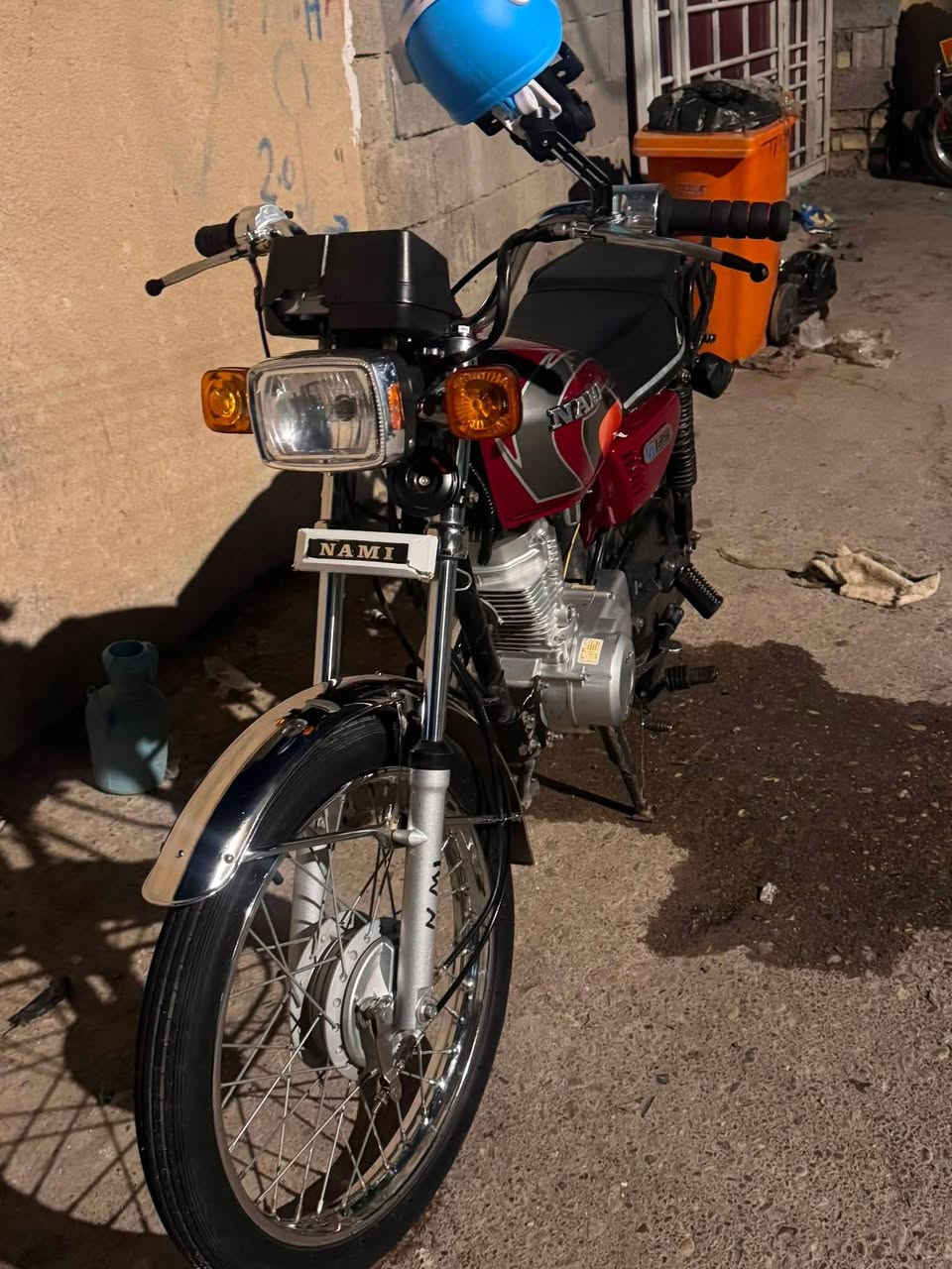 سلام عليكم نامه شلامجه شلامجه تعمير 25كلها شاصي 17القوي وتحمل المتين أوراق بس وحده المنفيس نضيفه بمعنى الكلمه وكدامك سعر 700وبيها مجال لطيبين 
رقم الهاتف ***********

