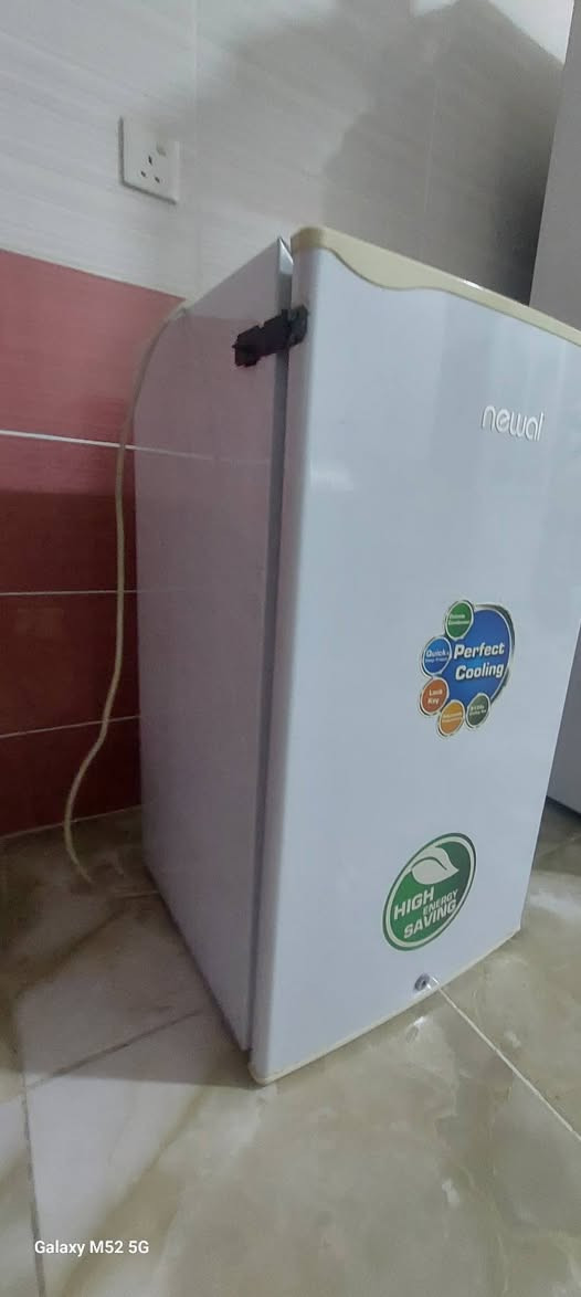 ثلاجة نظيفة للبيع ماطور شركة و غاز شركة السعر ٥٠ الف للاتصال ***********

نص مكتوب في الصور:
- Galaxy M52 5G