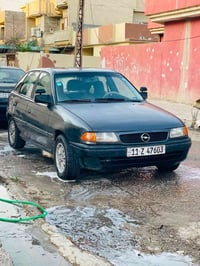 اوبل • ١٩٩٣ • محرك ١٫٦