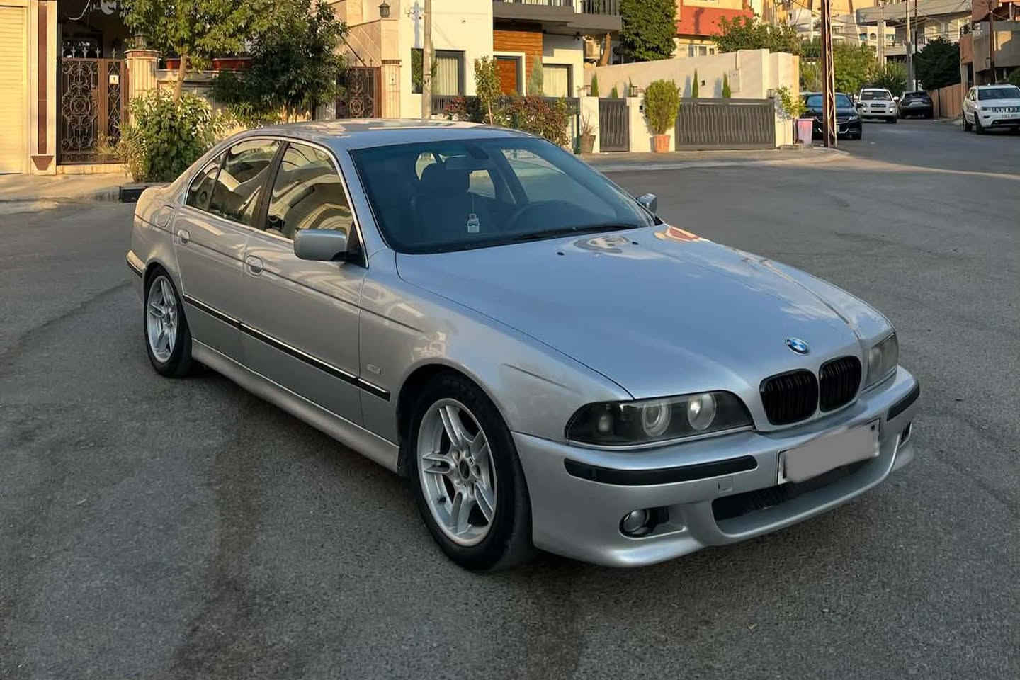 بی ئێم دبلیو 2000 سەقەر e39 
مەکینەی ٥۲۸ ی دەبڵ دیجیتاڵ 
مواسەفاتی کوشن جڵد و
 سیاحی و هیتەر 
سوکان ئێم و ڤۆلیۆم و
 تەحدید سرعە
ناو فۆرمیکا
لایتی ئەڵقە و عەدەسە

سعر لە کۆمێنت داوابکە ڕاستەخۆ بۆت دیت 📩 

تەبرید سارد و گەرمی لەسەر سویچ
بۆیخێ سەخف و حیزام بە شەرت
شوێن پیرەمەگروون

ژمارەی خاوەنی 
***********
واتسئەپی لەسەرە
