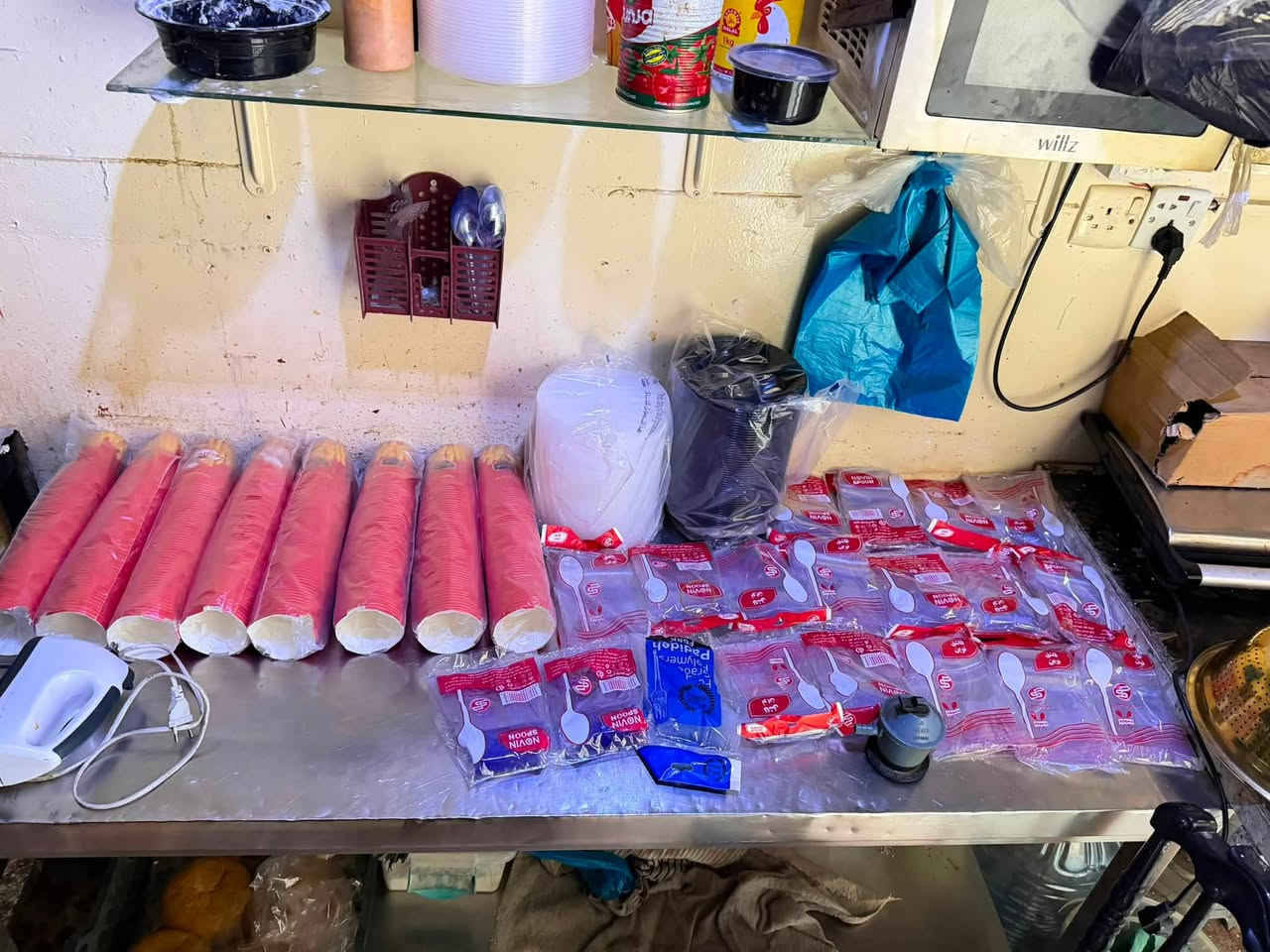 السلام عليكم
سفريات كامله مع اغراض مطبخ بسعر 100

ميز تجهيز ستيل بسعر 170 الف 

طابعه اوردرات شغاله بسعر 45 الف 

كابسه صاج كهرباء بسعر 50 الف 

مايكرو ويف بسعر 50 الف 

ميزين مع 6 كراسي بسعر 70 الف 

سخان ماء حجم وسط بسعر 75 الف 

للاتصال عل الارقام 

***********

***********
