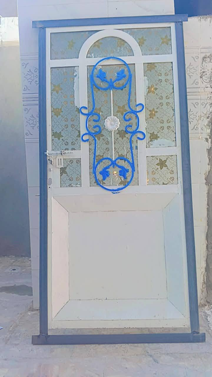 باب حديد نظيف كلش و جرجوبته ويا و جديده هم امس سويته 
النجف الاشرف
***********
