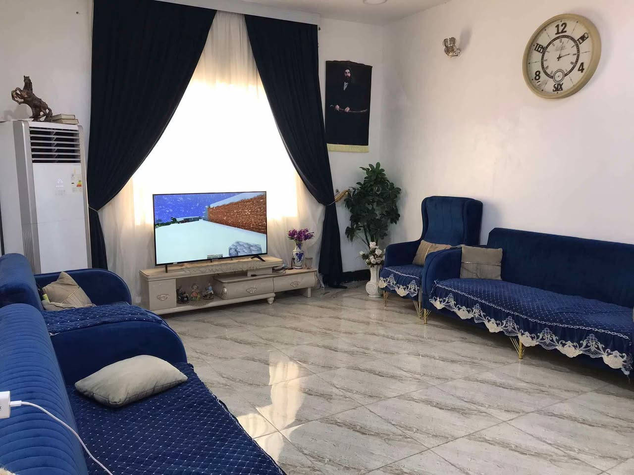 بيت طابو زراعي سند ٢٥ مساحتة ٣٢٠م خلف كوفي الزعيم يحتوي ع غرفتين نوم وصالة واستقبال ومطبخ وصحيات بناء طابوك وسكف صب واساس صب قرب البوابة 
للأستفسار ***********
*********** او مراجعة مكتب أمتار للعقار
