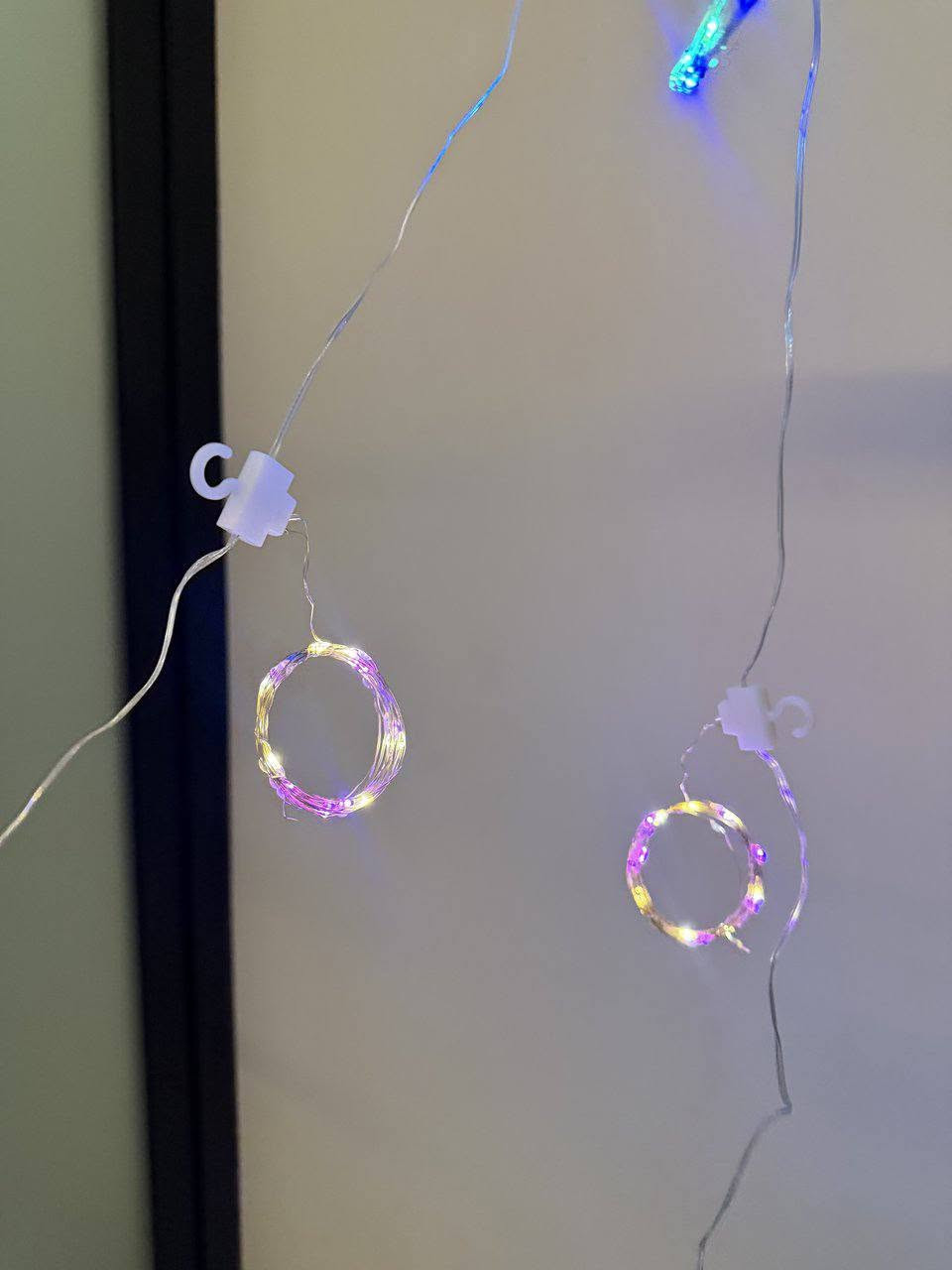 . إضاءة LED بتصميم ستارة أنيق.

. القياس: 3 × 3 متر.

. إضاءة متعددة الألوان (Multicolor).

• تحتوي على 8 أوضاع إضاءة

. يمكن التحكم بأنماط الإضاءة من خلال الريموت.

. تعمل عن طريق USB.

.مناسبة للشبابيك والستائر والجدران وغرف النوم.

. مثالية للحفلات، الأعراس، أعياد الميلاد والمناسبات.

. تضيف أجواء دافئة ومميزة للبيت والديكور.

.سهلة التركيب والتعليق

السعر : 10 آلاف ✨ 
متوفر توصيل لجميع المحافظات
