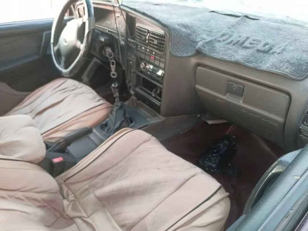 سلام عليكم أوبل أوميكا موديل90محرك كير نضيفات دواخل الارضيه جلد
تحويل بوقت الاتريده رقم انبار  كهربائيات كلها شغاله رون سرعه كلها شغاله السعر 23 بيها مجال قليل) 
رقم مبايل *********** محرك جديد مال حاويه دواخلها جديده 
  بدون خياس صبغ جماليه فتحه سقف شغاله ابواب صاج الرمادي, الأنبار
