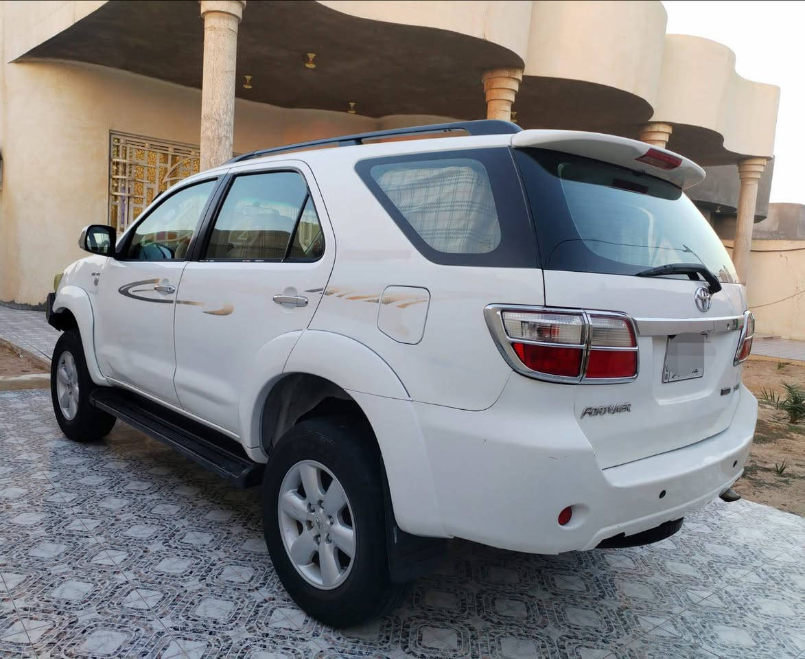 السلام عليكم تيوتا فورچنل 7راكب 2009 سعودي ام الدعاء  رقم بغداد بأسمي تحويل ثاني يوم
مكفوله كفاله عامه كير محرك حداديه بشرط
ماعدا المؤشر بالصوره 
فول مواصفات 
محرك 6 سلندر
فور ويل
نظام دفلك
دواخل بيجي
كشنات جلد بلاد +دوشمه جديده وتربرو الاصلي 
شاشه +كامرا بك +بلوتوث
تحكم ستيرن
مثبت سرعه
 التبريد مركزي 3قطع 
دكم تبريد لمس
لايت عدسه
عينه ليزري
اشاير بالمري +اشاير بالچاملق
ماسحه +زراگ بالباب الخلفي
السعر 165
رقم***********
 وبالعافيه لتكون من نصيبه سياره حيل جديده
