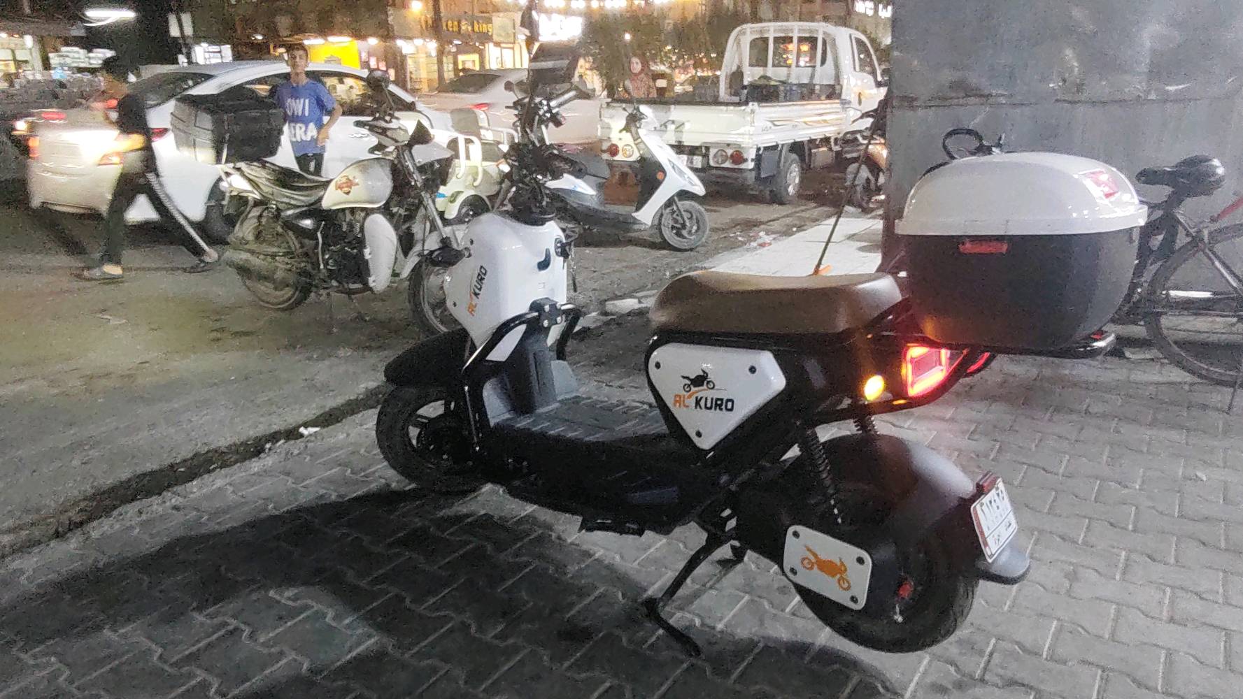 الدراجة لبيع حلوا السرعا99
وين مكانك بالضبط بالإخوة/المنطقة حتى اللي يريد يجي يشوفها؟: 
جكوك
شكد حالة البطارية؟ وكم بطارية بيها وهل بعدهن زينات لو محتاجة تبديل؟: 
5