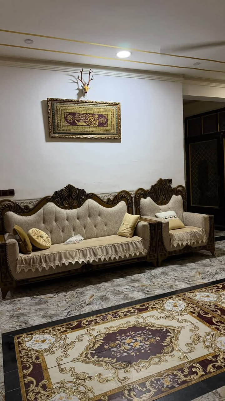 تخم ١٠ مقاعد نضيف جديد صار ٤ اشهر من شترينا  للبيع سعره مليون وربع
