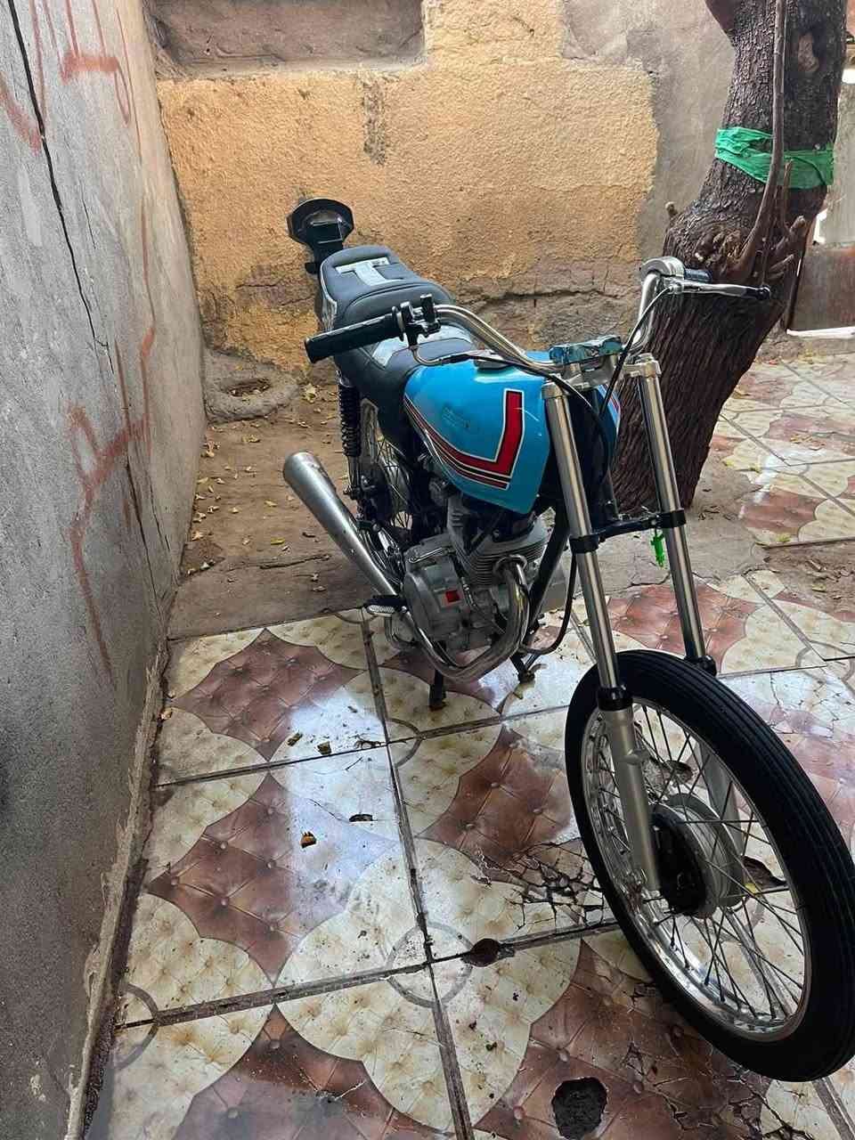 سلام عليكم دراجه نامه نضيفه مابيها نقص نقصها خفايف سعر350مكاني بصره 5ميل رقم لهاتف ***********
