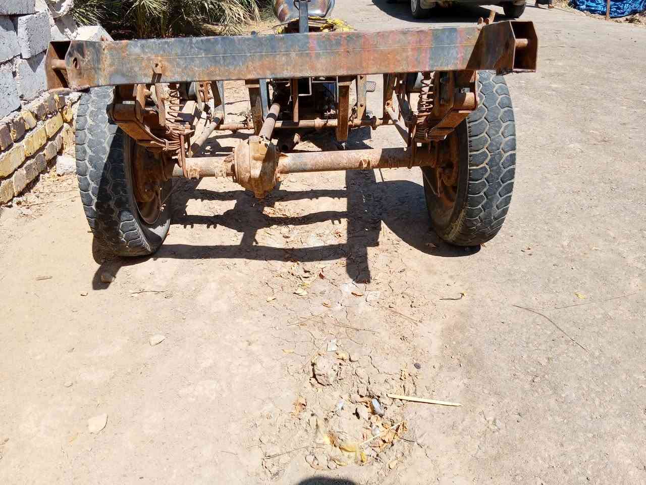 السلام عليكم شباب  شاصي للبيع نضافه كدام عينك اكسن شغال ركبه مابيه لحيم  الشاصي بدون اوراق  السعر 200وبي مجال خابرني وبيك خير ودلل  ***********
