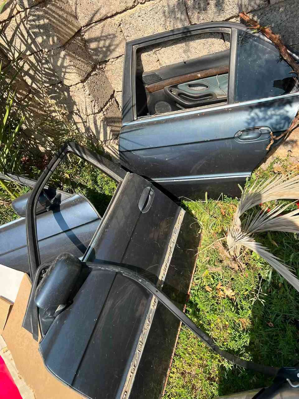 ادوات احتياطية للبيع كاسحة 740 
ابواب كامله مع البطاين 
ارفلو حاوية شرط 740 
لايتات حاويه 
طوافات مع فيت بم اصلي حاوية 
سلايت حديد
مكاني الموصل 
***********
