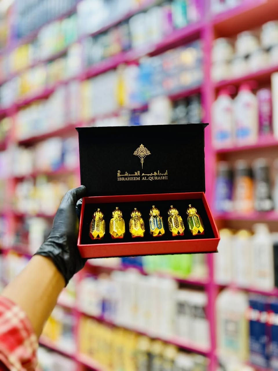 ✨🌹 مجموعة عطور إبراهيم القرشي🔴أصلي فقط 100٪؜🔴 – 6 زيوت عطرية فاخرة 🌹✨ستة زيوت عطرية أصلية من إبراهيم القرشيكل قارورة بتصميم ملكي مطلي بالذهب ولمسات أنيقة 💛💖 روائح مركّزة وثابتة تدوم لساعات🌸 مناسبة للاستخدام اليومي والمناسبات😋 نوتات تشمل: المسك الأبيض، الهيل، الفانيليا، البرغموت#زيوت_عطرية

يوجد توصيل الى جميع المحافظات - [ ] كوزمتك ريتال الماركات العالمية والأصلية فقط 
‏‎التميز عنوان المصداقية 🔥
‏‎🔸 العنوان الديوانية حي الوحده الثانيه قرب جامع الامام الرضا ع
‏‎🔸 يوجد توصيل داخل مركز الديوانية ولجميع محافظات العراق 
‏‎🔸 للحجز رقم الهاتف 📞 ***********
‏‎🔸او مراسلتنا على البيج
‏‎🔸#كوزمتك_ريتال
‏‎🔸 تجهيز العرائس بأسعار مناسبة
‏‎🔸 تجهيز صالونات التجميل #اكسبلور #العراق #كوزمتك_ريتال_الديوانية
