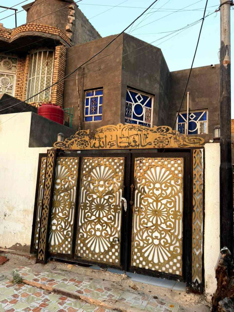 الدار اللبيع مساحة125
يحتوي طابق الاول على غرف وصاله ودوانيه مطبخ
طابق ثاني يحتوي على حمامات و غرفتين وصاله عدد٢
العنوان ناصرية حي اور شارع صفاء مقابيل الموحية
الاستفسار على رقم ***********
