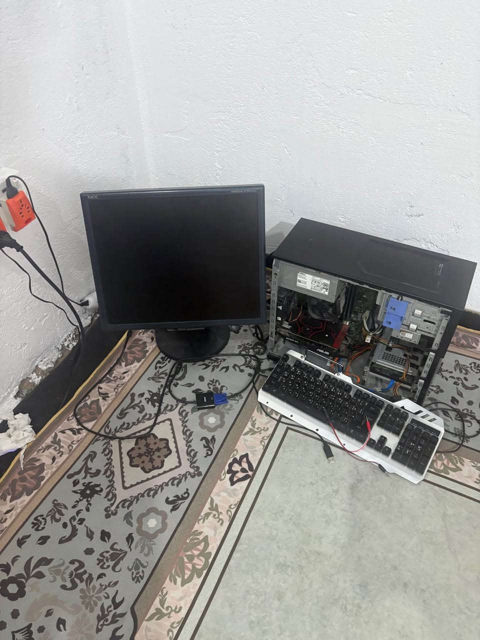 Intel Core i5-4590
* كرت الشاشة (GPU): NVIDIA GeForce GTX 1050 Ti
* الرام (RAM): 8GB
* التخزين:
    * SSD سعة 128GB
    * HDD سعة 500GB
* الشاشة: موجودة ضمن التجميع

السعر 250 الف نهايته
رقم التواصل ***********
العنوان بصرة - المطيحة البصرة, العراق
