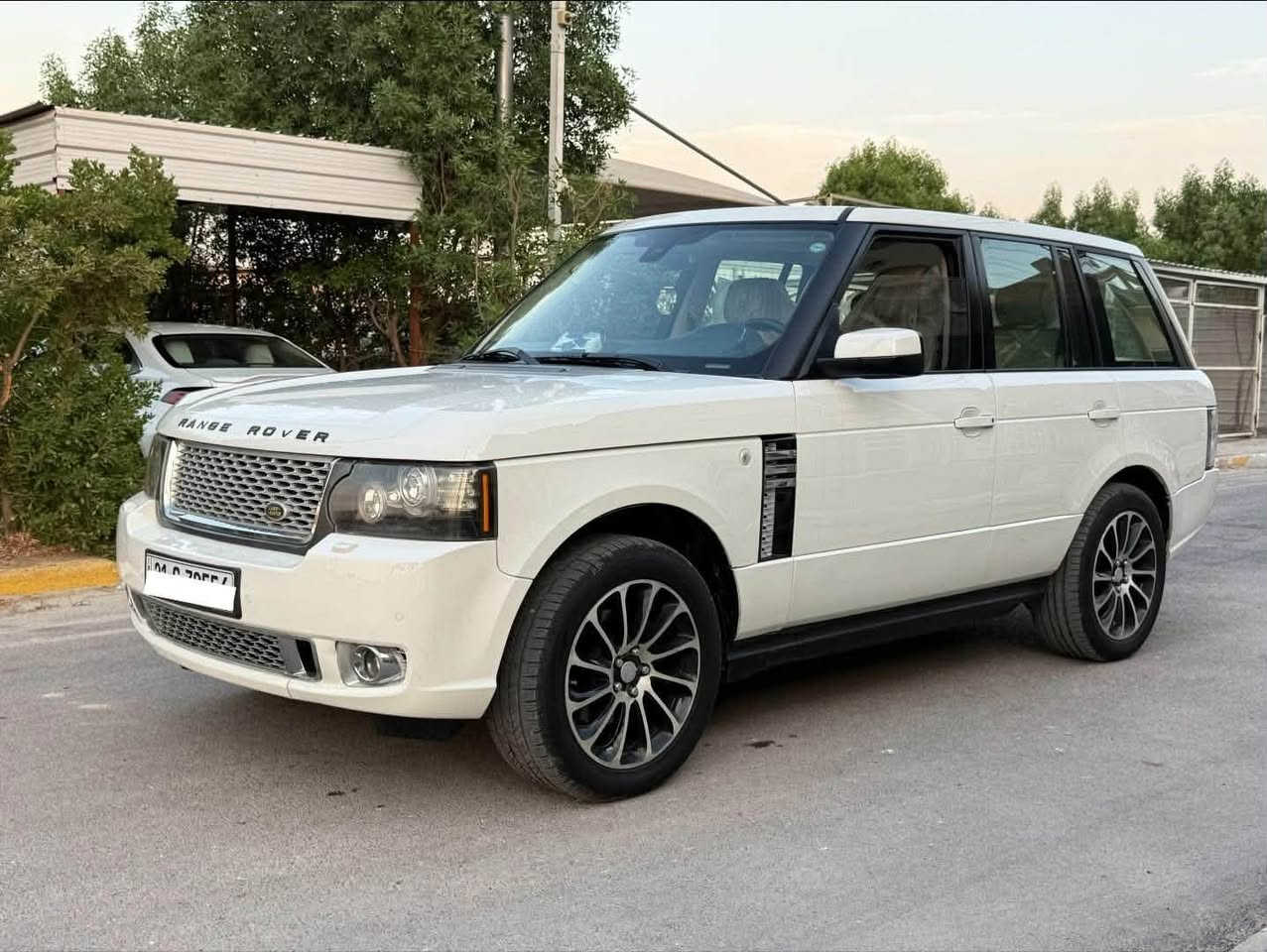 السلام عليكم
رانج روفر فوك 2009 خليجيه وكاله المنصور فوول مواصفات كفاله عامه محرك تنفس طبيعي بدون سوبر السياره جديده الى ابعد الحدود مكفوله مــن الضربه والصبغ والتبديل والبارد  بدون نقص جاهزه كير ومحرك وصدر وتبريد كله كفاله مواصفات اوتوبايكراف اعلى فئه سياره جاهزه كلش رقم دولي بأسمي تحويل ثاني يوم السياره معروضه ( 118$ ) وبيه مجال بسيط مكاني بغداد الدوره للاستفسار ***********

