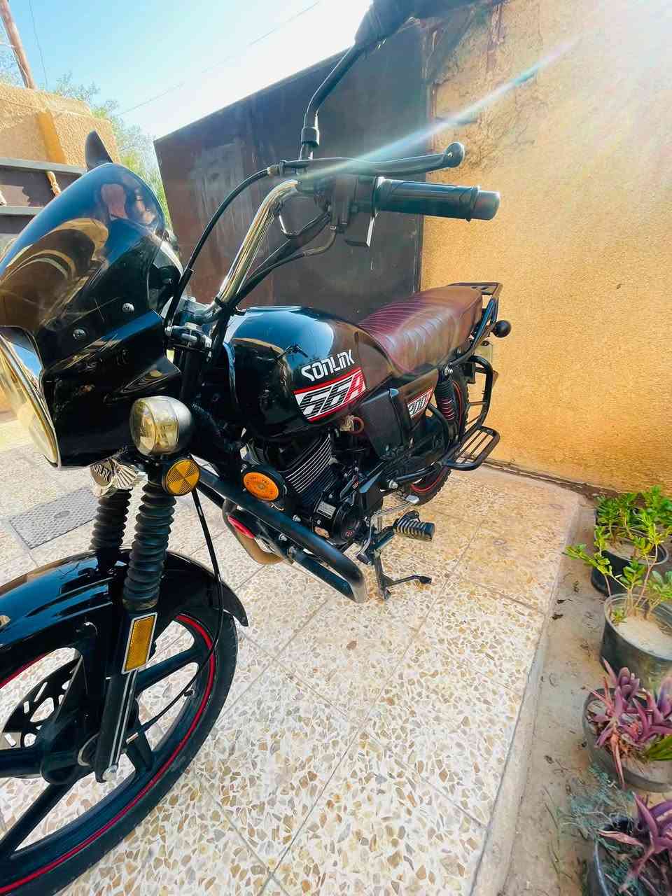 للبيع دايوان سولنك موديل 24 لون اسود محرك 200 ضاغطه 

ماشيه الفين وشويه حيل جديده وجاهزه استخدام جناي
مكان تكريت تقاطع الساعه  الي يريدها هوه يجي ما اطلع لاحد
السعر مليون و150 وبي مجال حك الجيه بسيط
للاستفسار ***********
