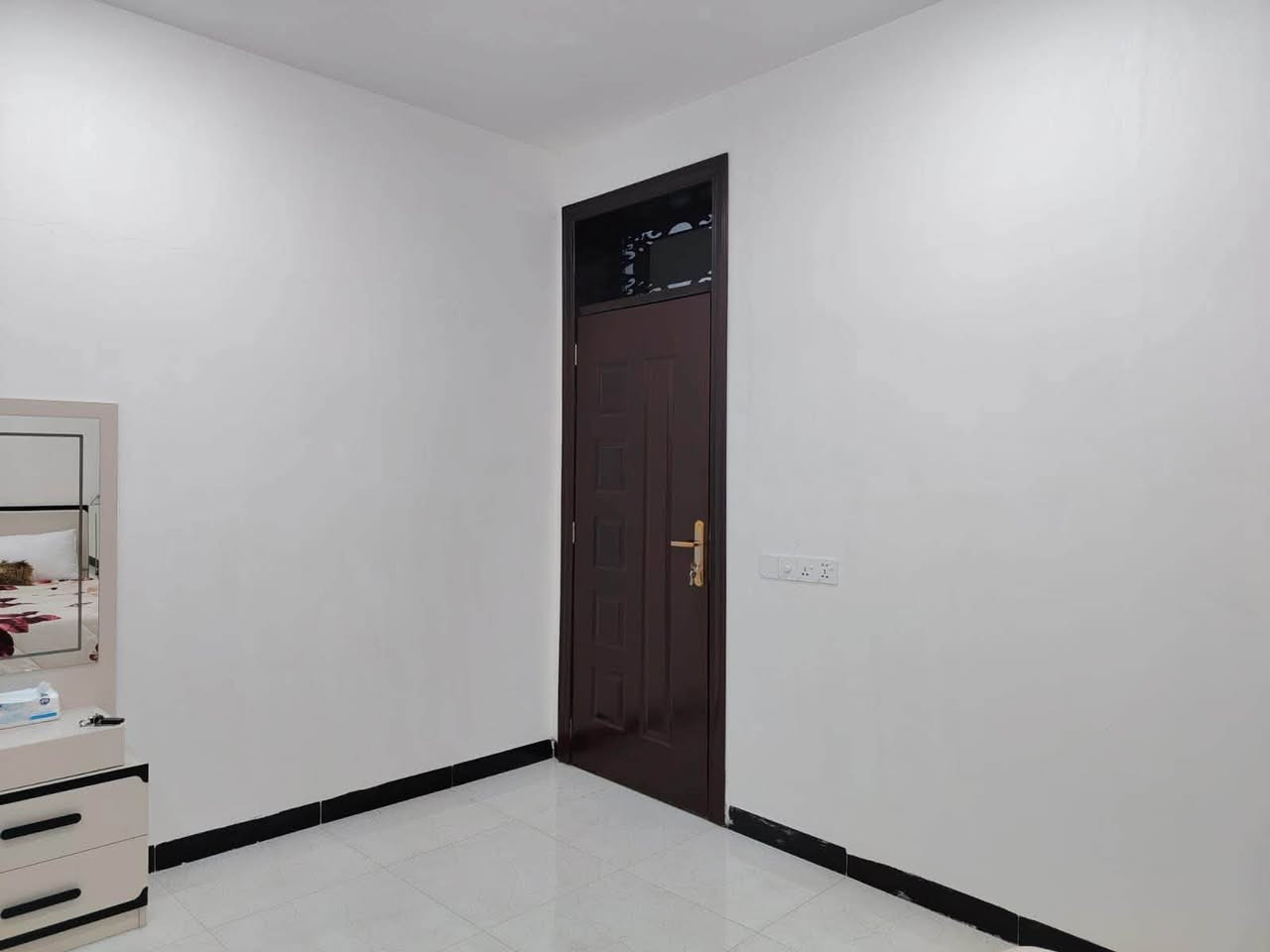 🏡 دار للبيع (مطلوب إسكان)

📍 الموقع:
شارع 80 – نجف، مقابل مدينة ألعاب أرض بابل.
يبعد عن الشارع العام حوالي 200 متر، وعرض الشارع 10 أمتار.

📐 مواصفات العقار:

* المساحة: 133 متر²
* الواجهة: 5.5 متر
* سنة البناء: 2026
* الخدمات: مجاري مكتملة، والمتبقي فقط أعمال التبليط.

💰 السعر:

* السعر الكلي: 110 مليون دينار
* مطلوب للاسكان : 35 مليون دينار
* القسط الشهري: 220 ألف دينار
* المبلغ النقدي لصاحب العقار: 75 مليون دينار

📞 للاستفسار:
***********

ريسيل للعقار والمقاولات
