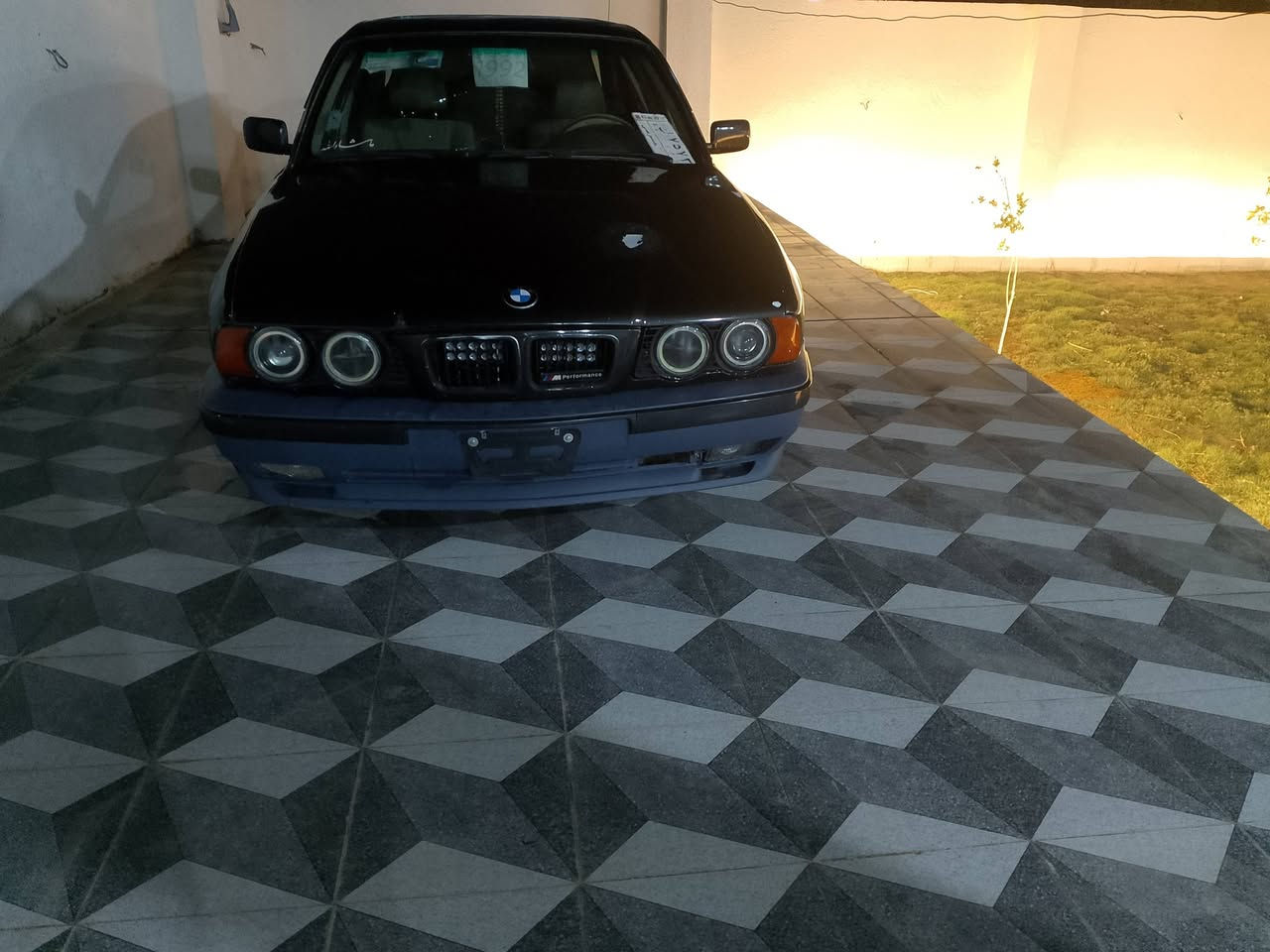 سلام عليكم..بي ام مديل 91 بغداد بسمي سياره احلى من صور كلشي بيه جديد باتري داينمو سلف فيت بم غرفه جديده دعاميات جدد ارضيت الغرفه كله من دشبول الدشبول مغلفه مانع حراره وصوت محرك مسكر عدل سياره سلايت بس الماطور يشتغل يعني بس تبدل الي يرفعن السلايت ويشتغل تبريد قبل شهر شديته ب 500 الف كله جديد بس تحكم عطل عندي المهم تاخذ تبريد مني .....مكاني بغداد بسمايه ....سعره 59 غير هاذ سعر مابيع .***********
