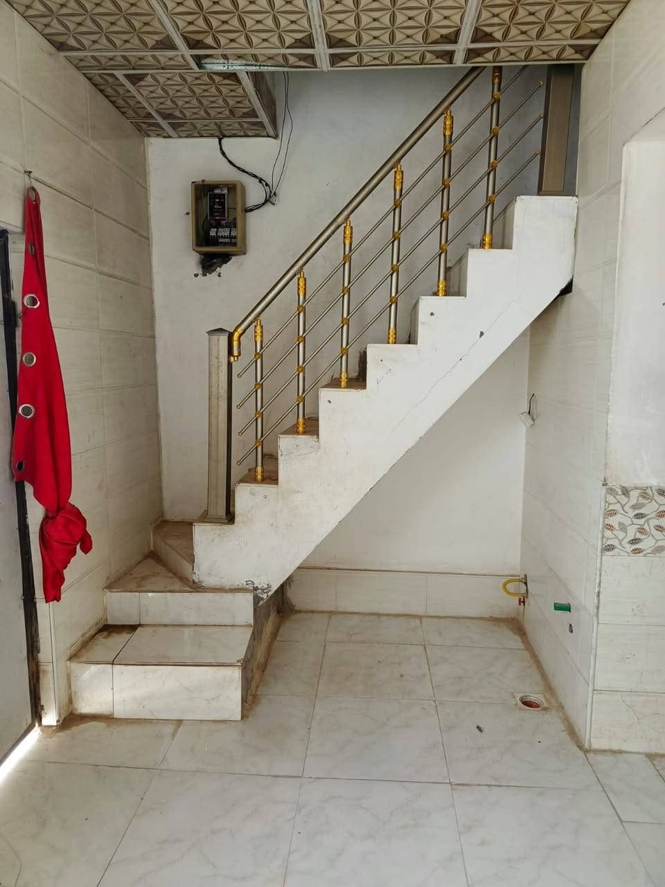 بيت الايجار غرفه وصاله ومطبخ وصحيات مساحه ٥٠ متر العنوان حي ميسان شارع زوار قديم زراعي 
سعر الايجار ١٥٠ الف قفل 🔐 ***********واتساب
