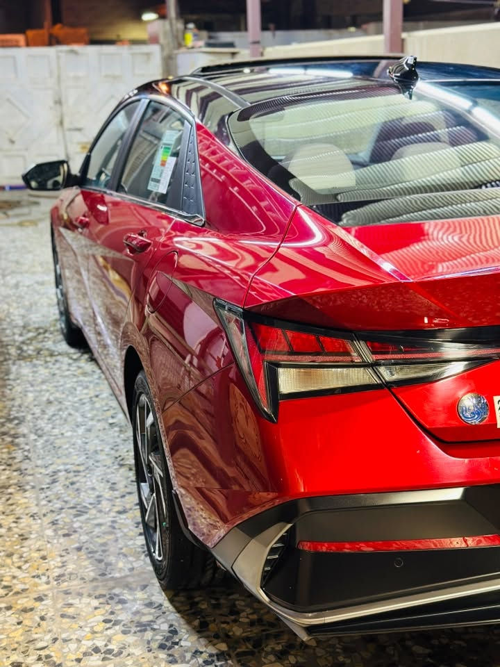 🔴✨ للبيع | هيونداي إلنترا 2026 🔥
🇰🇷 خليجي | فل مواصفات | تو كولر ❤️

📍 رقم بغداد | الممشى 11,000 كم فقط

🔹 المحرك والأداء:

▪️ 4 سلندر – 2000cc

▪️ تنفس طبيعي

▪️ ناقل حركة أوتوماتيك

▪️ دفع أمامي

▪️ صرفية اقتصادية وأداء سلس

🔹 المواصفات الخارجية:

🔸 لون أحمر تو كولر ❤️

🔸 ويل كب ألمنيوم

🔸 أضواء أمامية وخلفية LED

🔸 فتحة سقف

🔸 دخول بصمة وتشغيل عن بُعد

🔹 المواصفات الداخلية – أبيض ملكي 🤍

✨ داخلية جلد أبيض ملكي فخمة

✨ كشنات كهرباء وتبريد

✨ تبريد قطعتين للمقاعد الأمامية ❄️

✨ إنارة داخلية محيطية متغيرة الألوان 🌈

✨ تحكم ستيرن جهتين

✨ شفتات ستيرن

✨ شاشة وسطية + عدادات ديجيتال

✨ Apple CarPlay & Android Auto

✨ شاحن لاسلكي

🔹 أنظمة الأمان:

🛡️ حساسات أمامية وخلفية

🛡️ كاميرا خلفية

❤️‍🔥 لون مميز، داخلية ملكية، ومواصفات تجمع الفخامة والراحة.

💰 السعر: [187$]

📲 للاستفسار والتواصل ***********

المكان / بغداد
