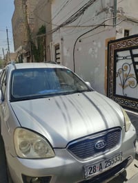 كارنز 2012وارد خليجي محرك 4سلندر 2400 مصبوغه عام جام كهربائي تبريد شغا...