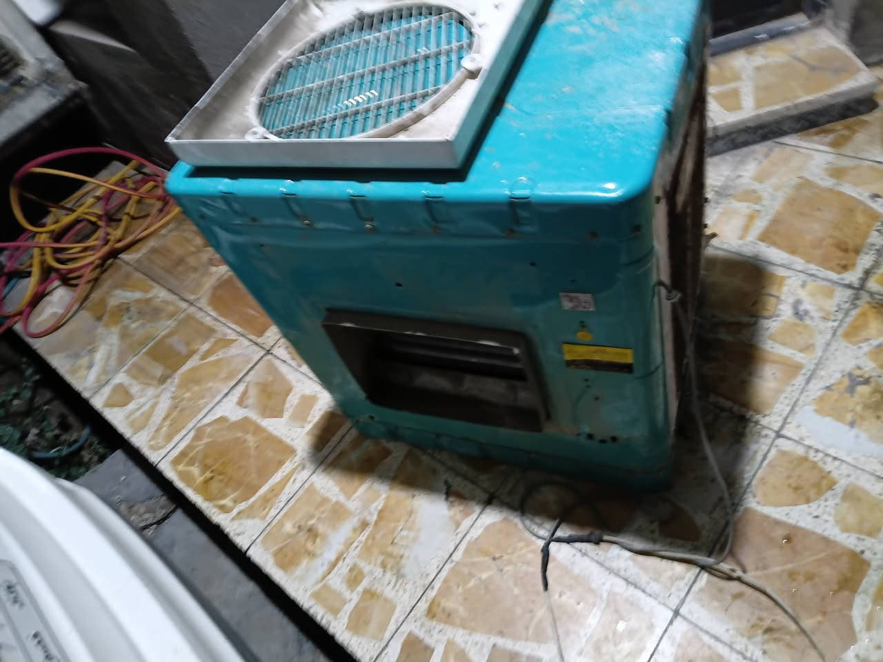 مبرده للبيع حجم 1.5ايرنيه ستعمل شهر خوت الجديده شغاله وتربم غطاس حلفت نضيفه السعر١٠٠ المكان بغداد الحريه التوصل خاص او وتساب ***********

