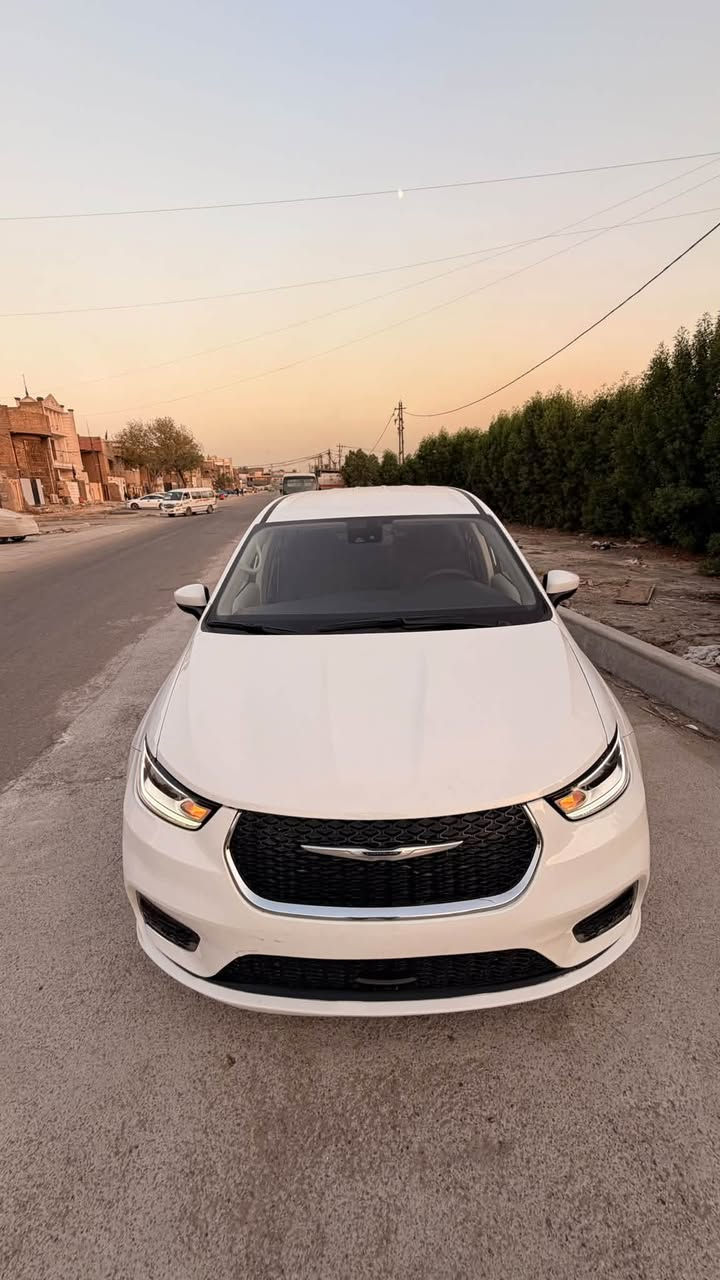 السلام عليكم
كرايسلر فويجر ٢٠٢٣ للبيع 
حادثه بالصور وموجود رقم الشاصي 
بوب وجنطه كهرباء ٦ سلندر ٣.٦  السياره حره بدون رقم وبسمنه المكان بغداد مدينه الصدر ماشيه تقريباً ٨٠ الف كيلو  
رقم راعيه ‭***********‬
السعر ١٨٥ وبيه مجال
