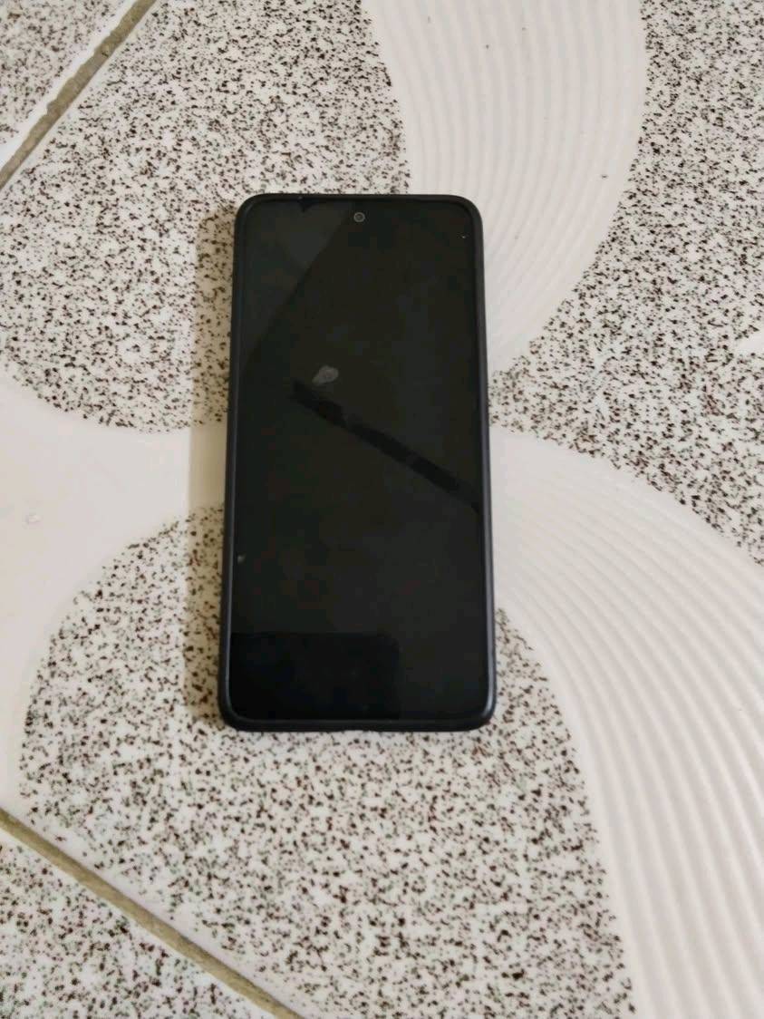متوفر جهاز Redim Note 14 ذاكره الجهاز 256Gb يأتي مع شاحنه 33w وكارتونته ولزكه حمايه يشغل 60 فريم اغلب الالعاب  بطارية الجهاز 5500mAh + اكو فطرين بسيطات بلزكه مال شاشه وليست الشاشه يجي الجهاز ويه كامل ملحقاته العنوان بصره حيانيه سعر الجهاز 200 وبيه مجال للتواصل خاص او علا هذا الرقم ***********