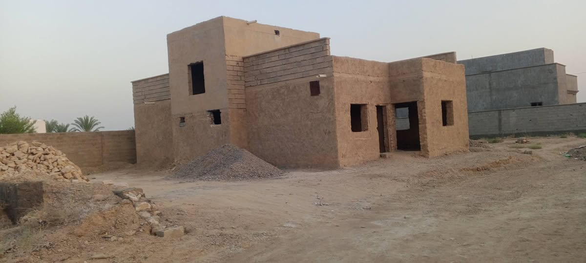 ‏دار في حي البكر الغربي للبيع قرب مشروع ماء حي البكر الغربي
‏المساحة ٢٠٠ بناء و٢٠٠ قطعة. 
‏متكون من غرفتين ٥*٤ 
‏صالة ٥*٣.٥ 
‏مطبخ ٥*٤
‏ديوانية ٦.٥*٤
‏السعر ٣٠ مليون ( قابل للتفاوض )
‏للتواصل على الرقم *********** أو على الخاص..
‏
