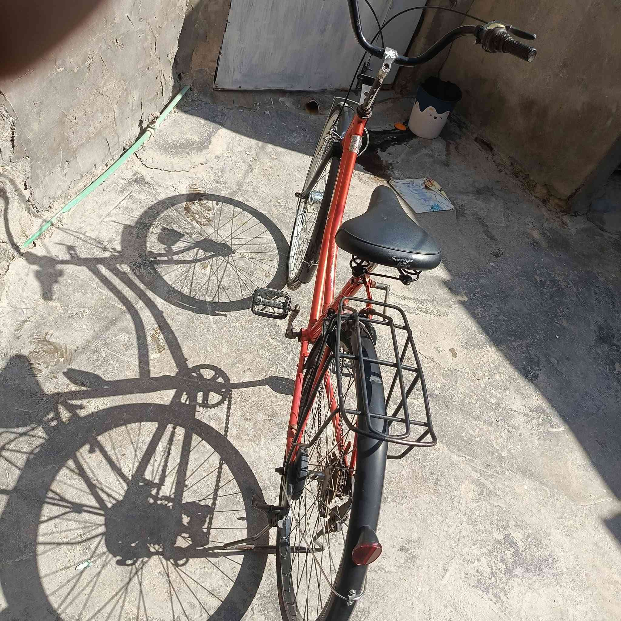 سلام عليكم بايسكل بناتي حجمه 26 بايسكل كامل مكمل سعره ب 75 وبي مجال العنوان حله قضاء الكفل حي سبعه نيسان رقم الهاتف***********
