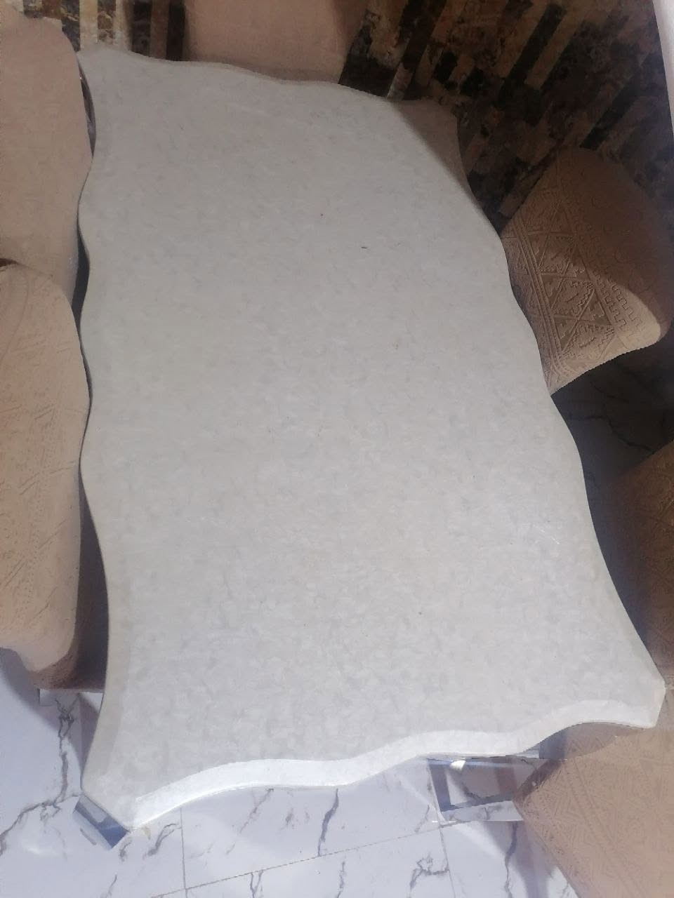 ميز مرمر • ستانلس ستيل • ٦ كراسي