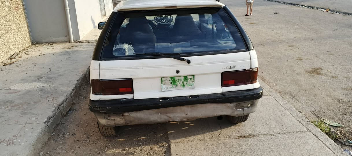 مستبوشي تك باب موديل 1991 محرك ابروتون يحتاجلو طخم رنكات والكير شرط 
السياره ينردلها مصرف تعديل وطخم تعبان التايرت جدد ماصارهم شي من انشدو 
السعر 10 ورقات وبيها مجال للطيبين 
شرط التحويل وكاله مااكو بس تحويل 
للتوصل ***********
