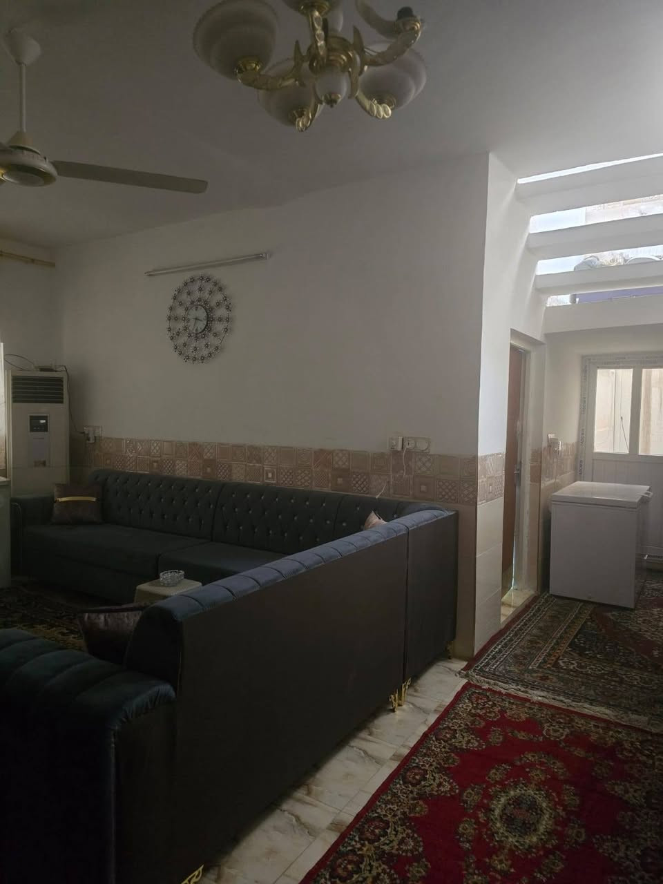 بيت ٢٥٠ متر طابو صرف للبيع بطريق بغداد قرب الجبهة التركمانية نظيف طابق ونص يتكون من ثلاث غرف واستقبال وهول والمطبخ والصحيات كلة سيراميك مع حديقة وكراج للسيارة للاتصال بصاحب الملك مباشرة رقم  ***********
