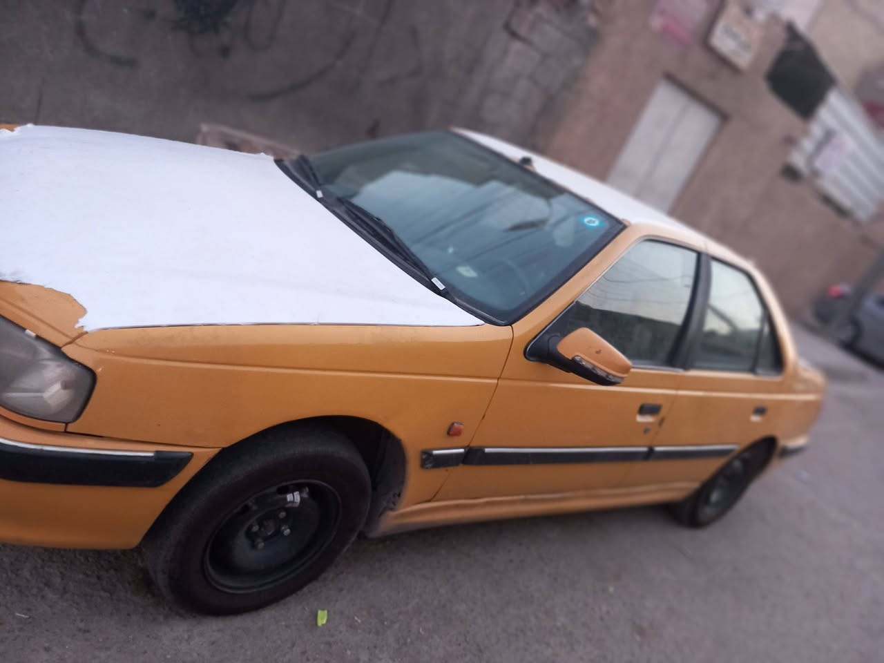 بيجو بارص موديل 2015 سيارة كير مكينه مكفولات بيه صبغ شوية بلبنيد ويم الجامعة الخلفيه مكفوله من الحادث السعر 36$ وبيه مجال للاتصال ***********

