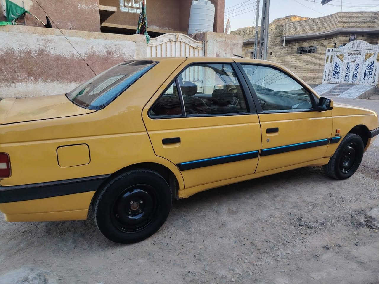 السلام عليكم بيجو 405 موديل 2016 مكفوله من التبديل مصفره هيئه وغرامات سنويه للغاية 2031 حداديه جديدة مكينه وكير مكفولات تخم تاير رقم ميسان  شرط المداور السعر 48  /***********
