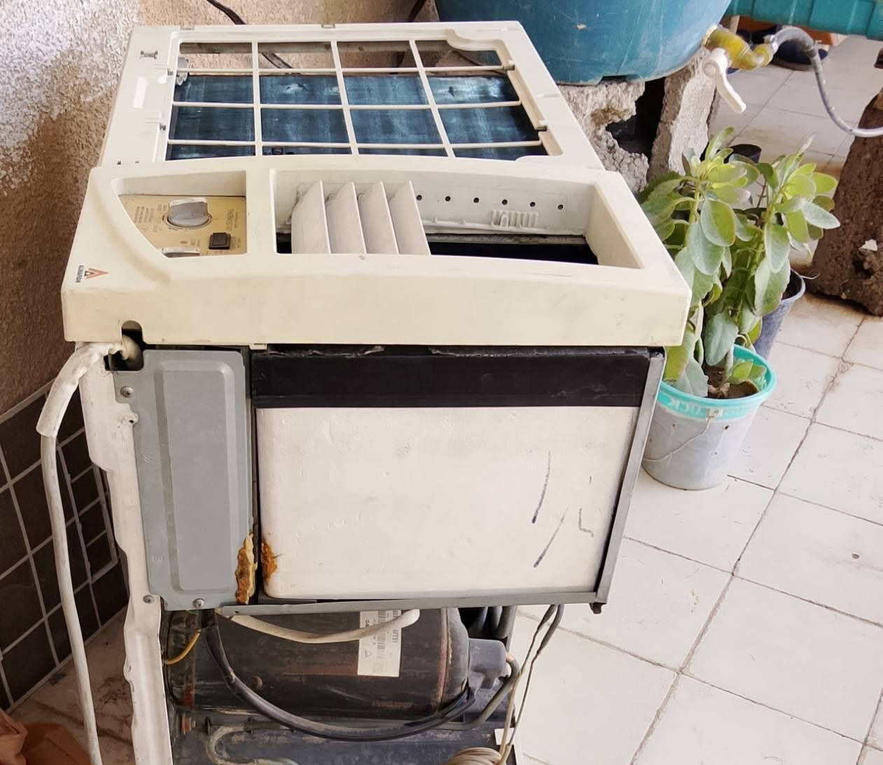 🔴 للبيع مكيف هوائي شباك 2 طن 🔴
❄️ النوع: مكيف شباك
🔹 الموديل: WHA-H24000T3
🔹 سعة التبريد: 24,000 BTU
🔹 السعة: 2 طن
🔥 التدفئة: 12,000 BTU
⚡ الفولتية: 220–240V
🔌 التردد: 50Hz
💨 حجم تدفق الهواء: 920 م³/ساعة
❄️ غاز التبريد: R22
⚖️ الوزن: 53 كغم
 
✅ المكيف مناسب للغرف والمساحات الكبيرة نسبيًا، وسعته 24 ألف وحدة (2 طن).
💰 السعر: خاص 
📍 الموقع: سعديه الشط 
📞 للاستفسار والتواصل: [***********]
او مراسلة الصفحه
